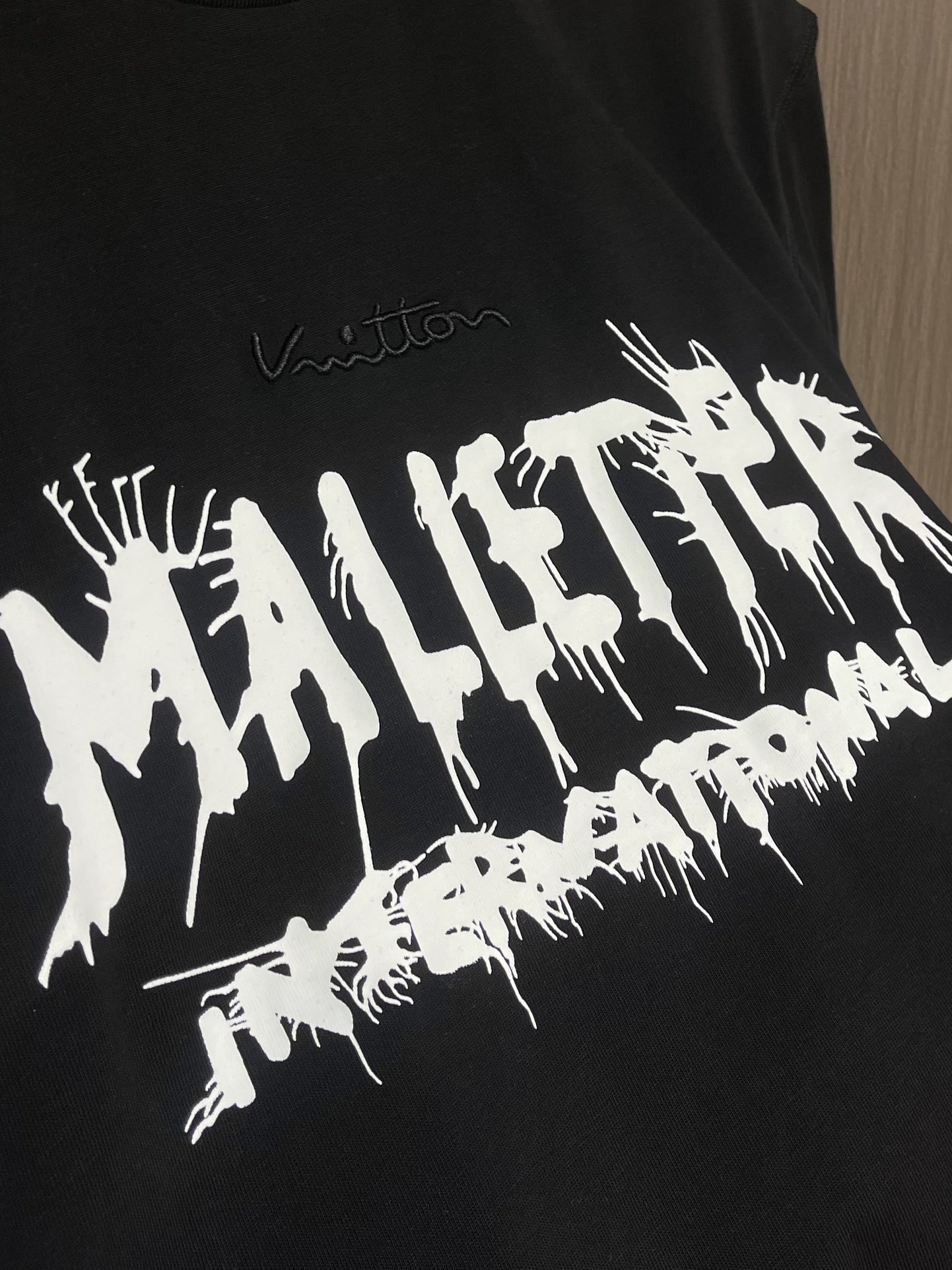 完売必至 ★ 2024 ルイヴィトン 新作 半袖Tシャツ 偽物