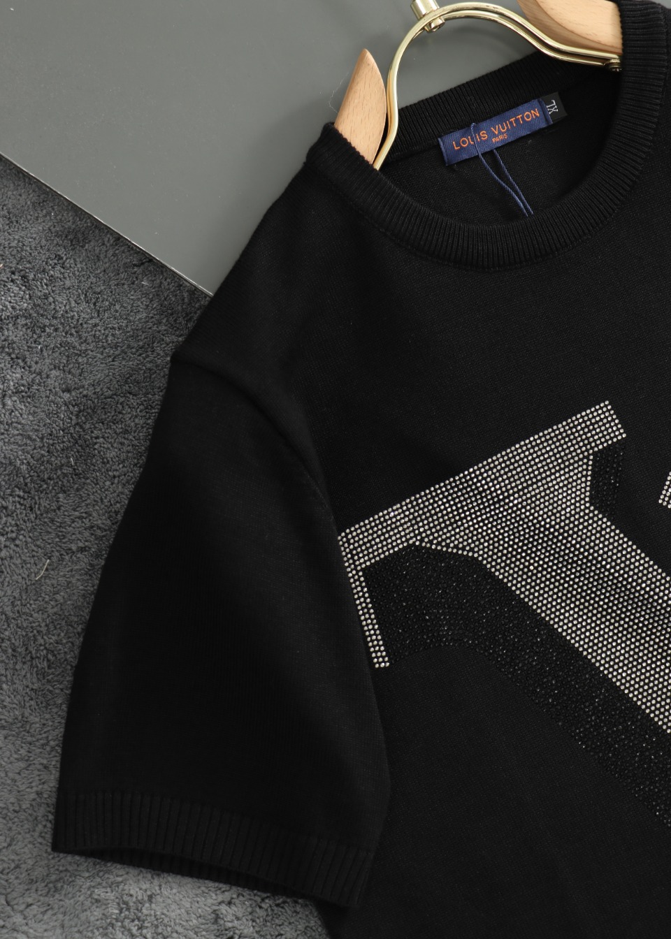 争奪戦 2024 ルイヴィトン 新作 半袖Tシャツ コピー