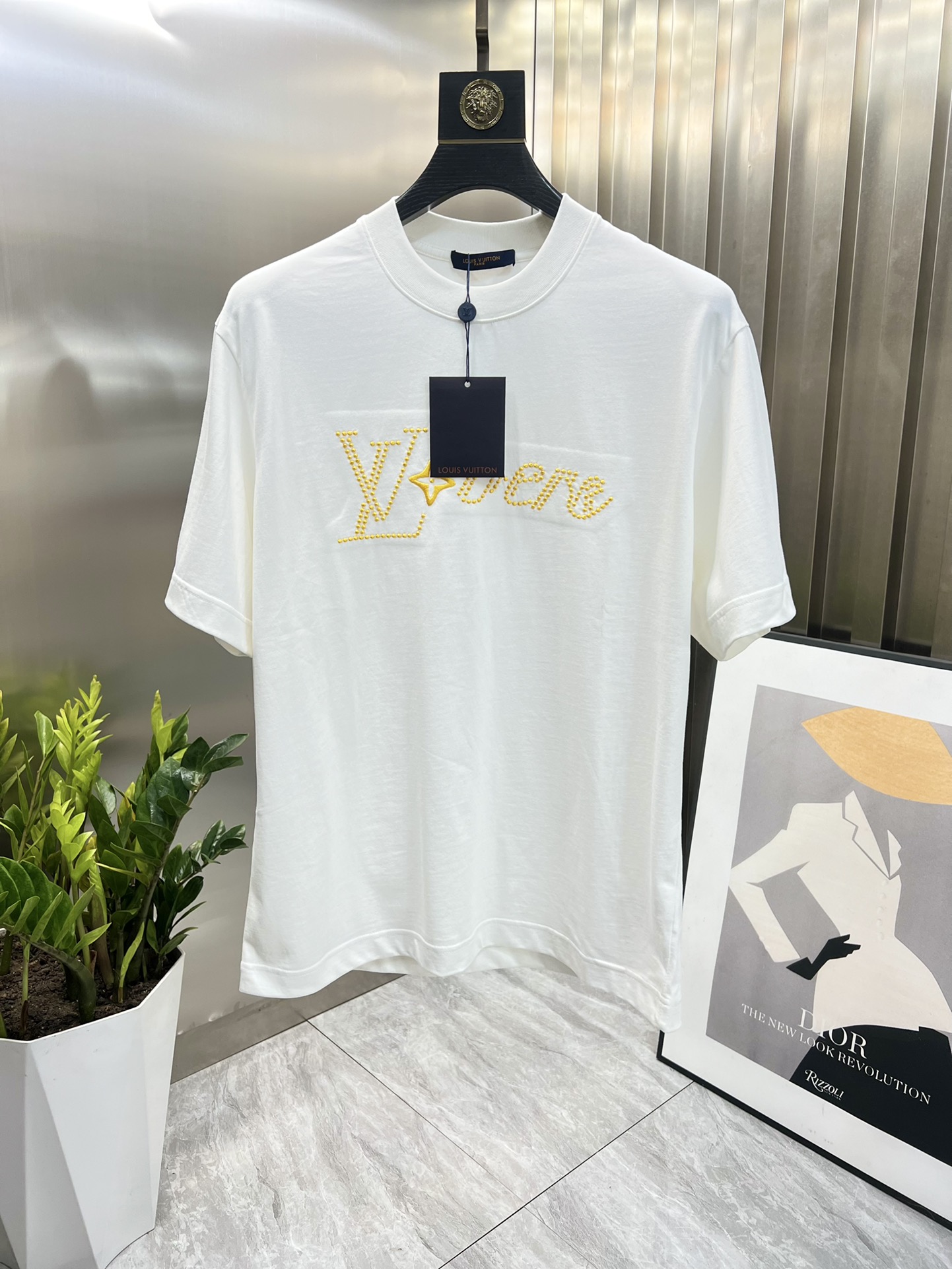【大特価】2024 ルイヴィトン 新作 半袖Tシャツ 偽物