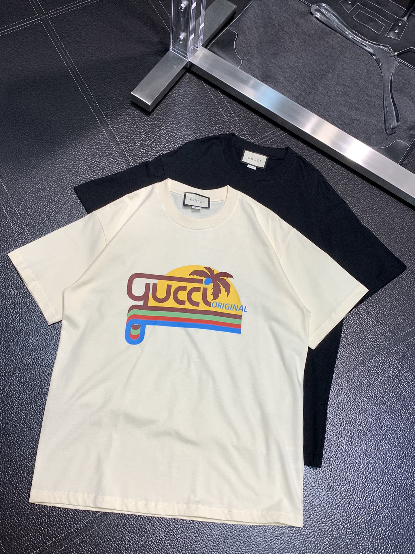 注目アイテム☆ 2024 グッチ 新作 半袖Tシャツ コピー 2色