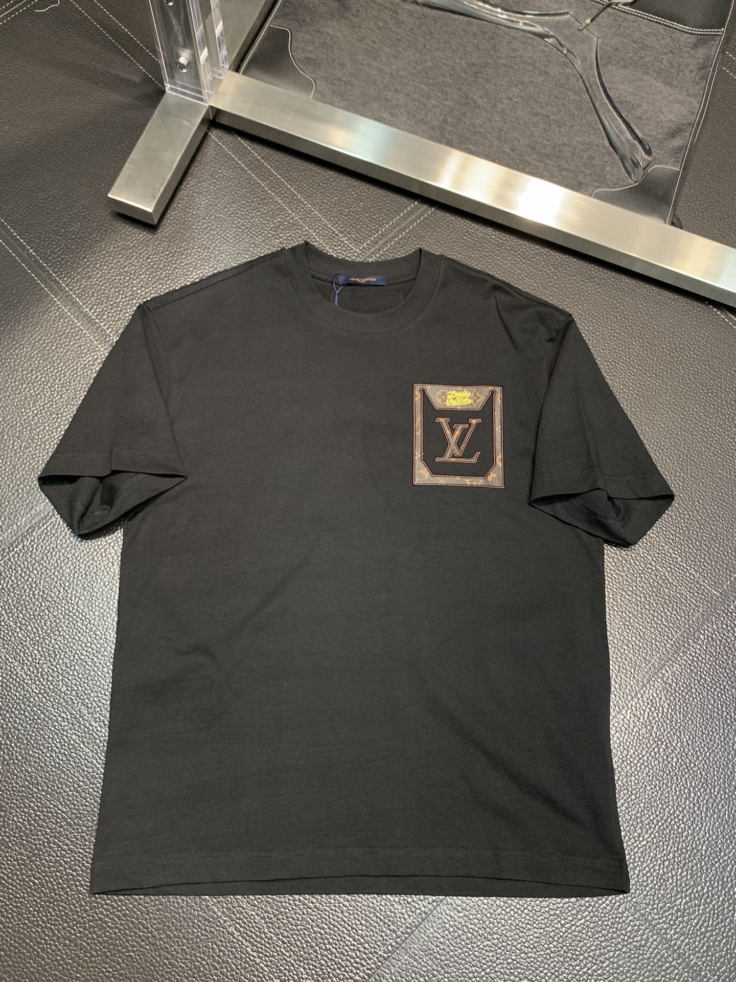 使い勝手良 2024 ルイヴィトン 新作 半袖Tシャツ 偽物 2色