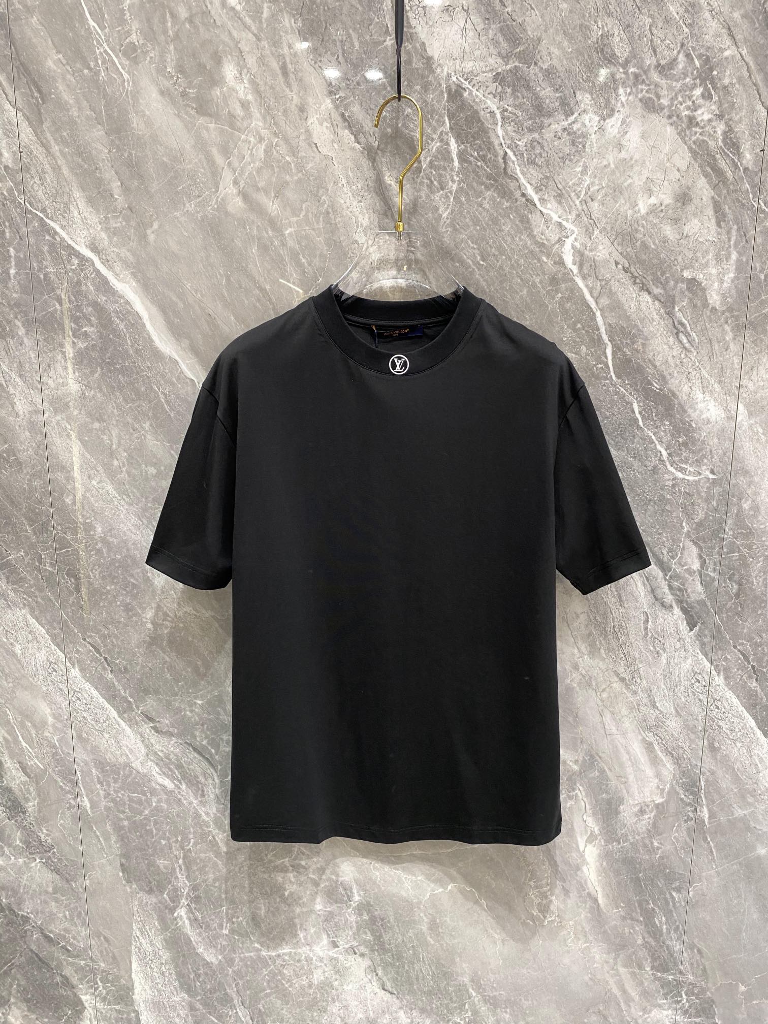 激安価格！2024 ルイヴィトン 新作 半袖Tシャツ 偽物
