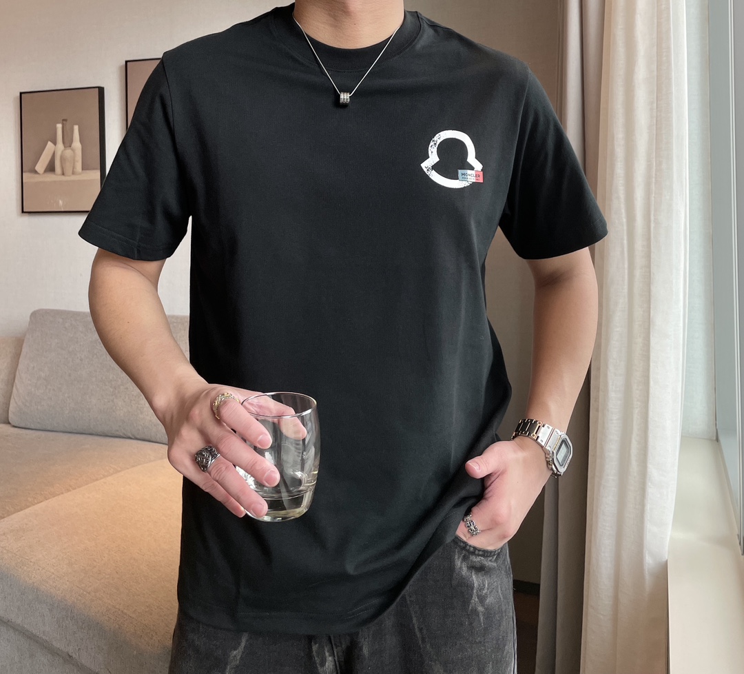 日本未入荷 2024 モンクレール 新作 半袖Tシャツ 偽物