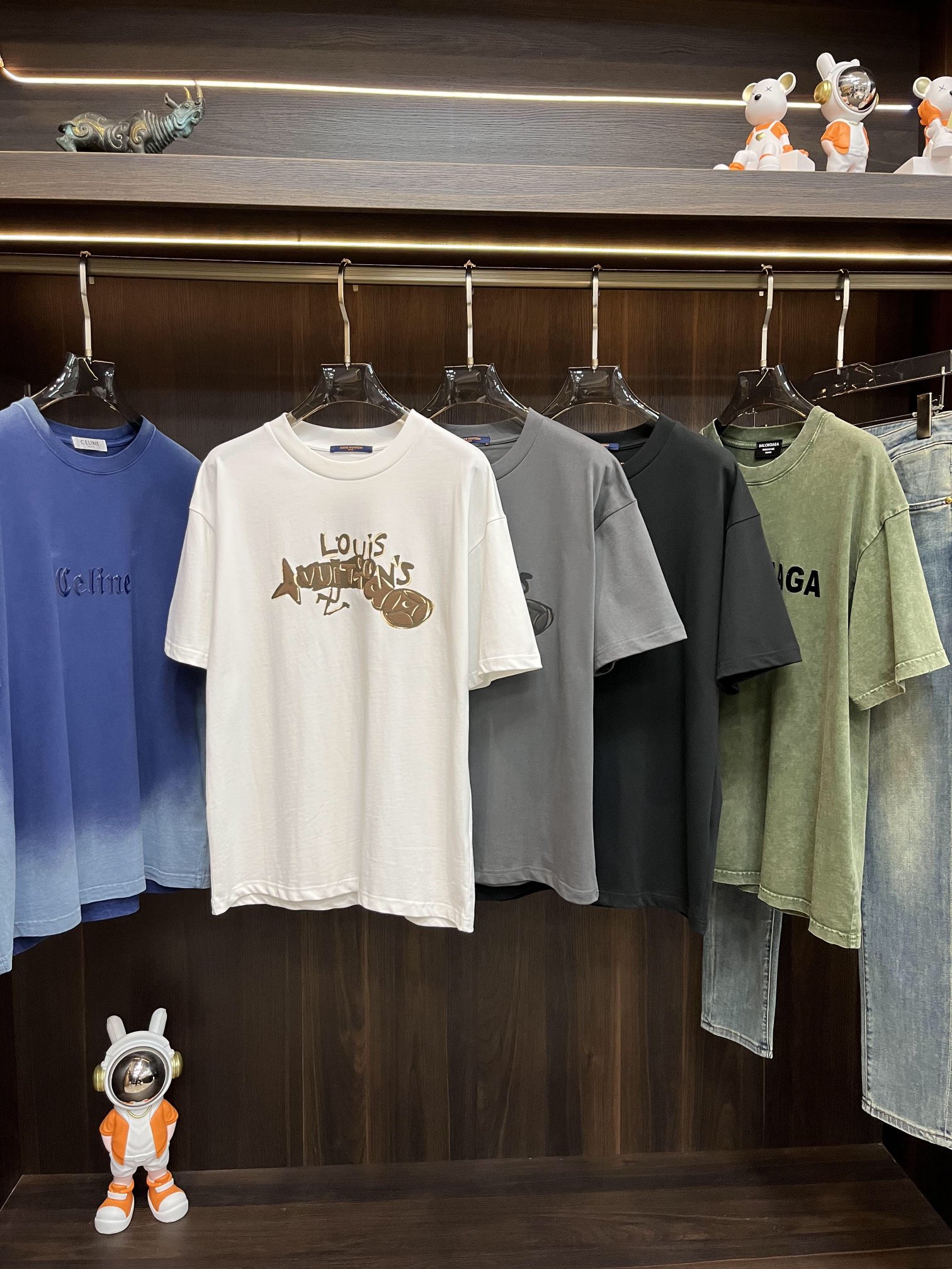 注目アイテム♡ 2024 ルイヴィトン 新作 半袖Tシャツ スーパーコピー 3色