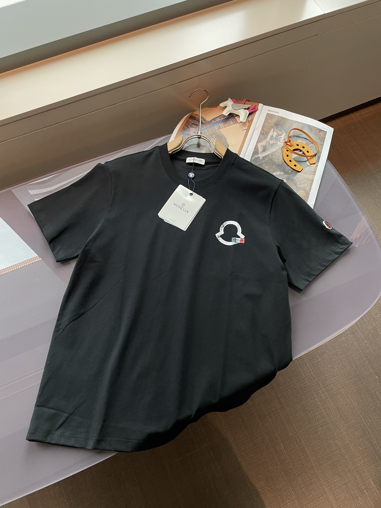 日本未入荷 2024 モンクレール 新作 半袖Tシャツ 偽物