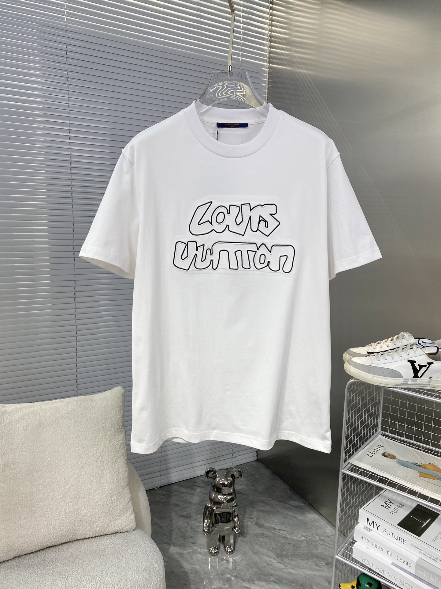 注目アイテム☆ 2024 ルイヴィトン 新作 半袖Tシャツ コピー