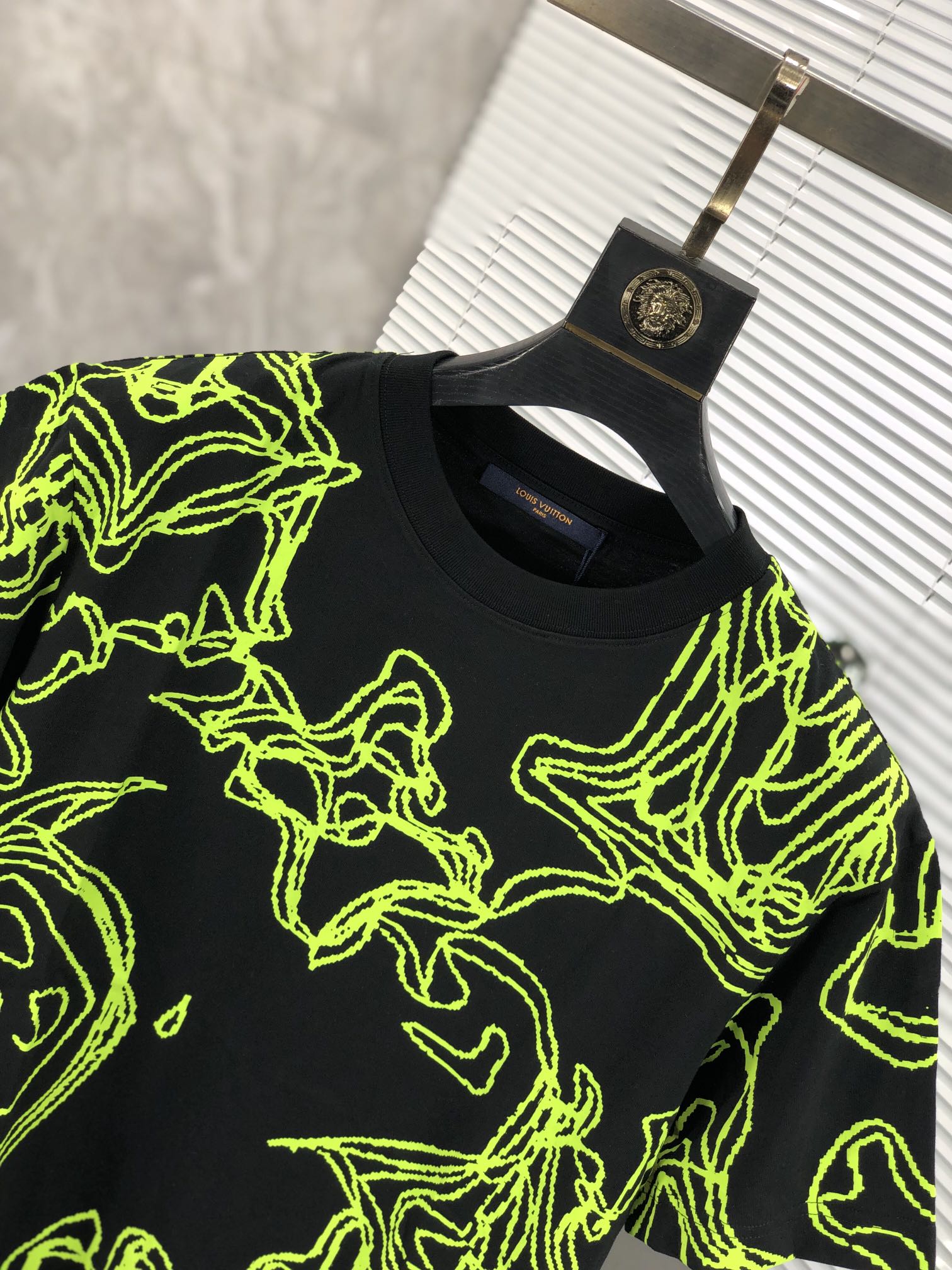超希少！2024 ルイヴィトン 新作 半袖Tシャツ コピー