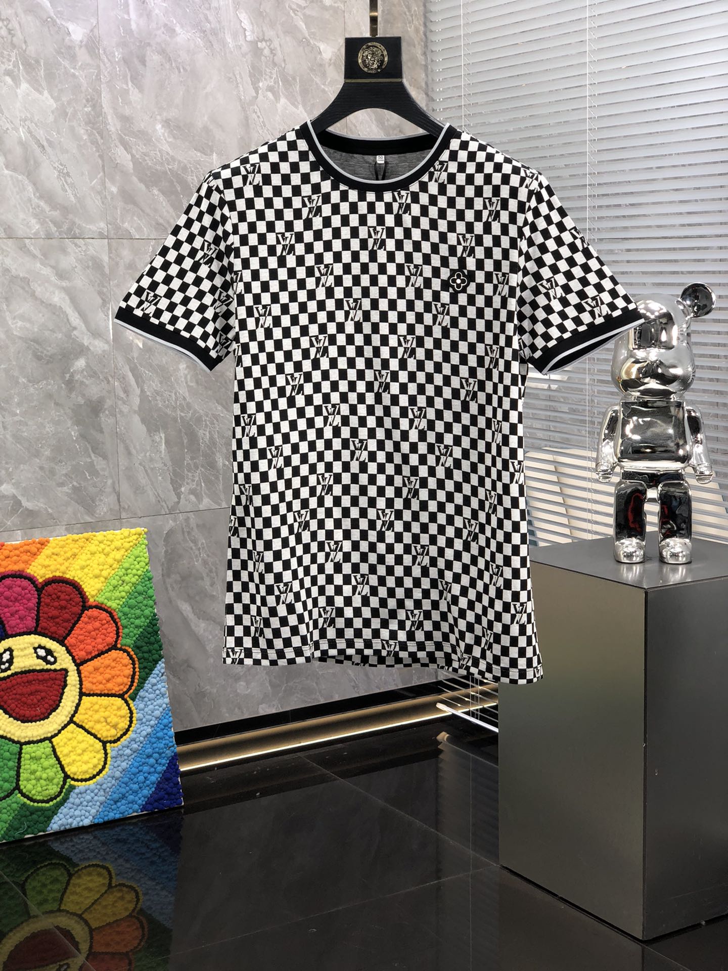 日本未入荷 2024 ルイヴィトン 新作 半袖Tシャツ 偽物