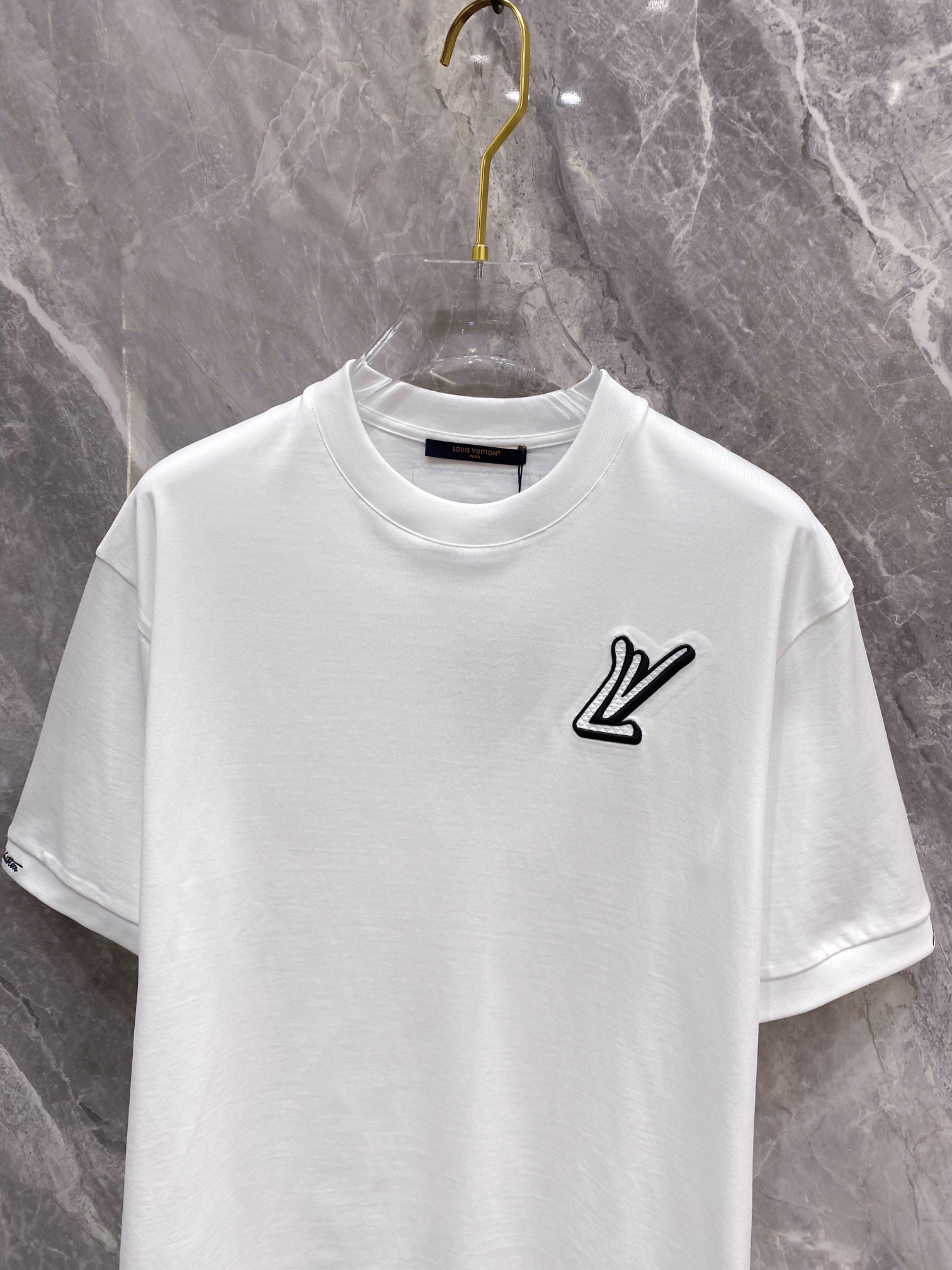 人気急上昇 2024 ルイヴィトン 新作 半袖Tシャツ コピー