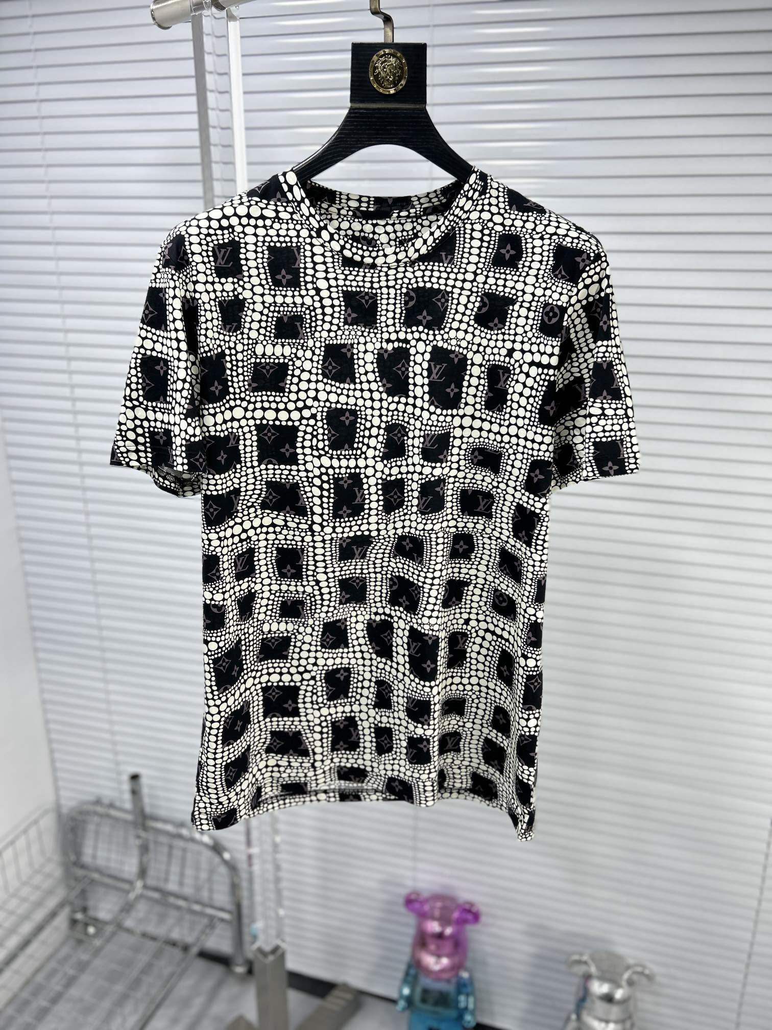 新色登場☆ 2024 ルイヴィトン 新作 半袖Tシャツ スーパーコピー
