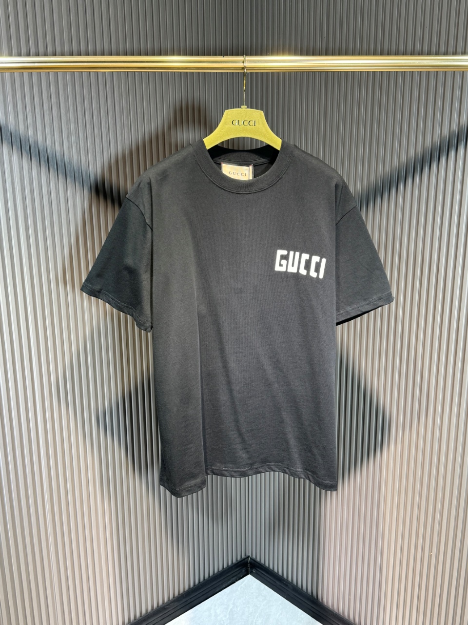 絶対欲しい！2024 グッチ 新作 半袖Tシャツ 偽物