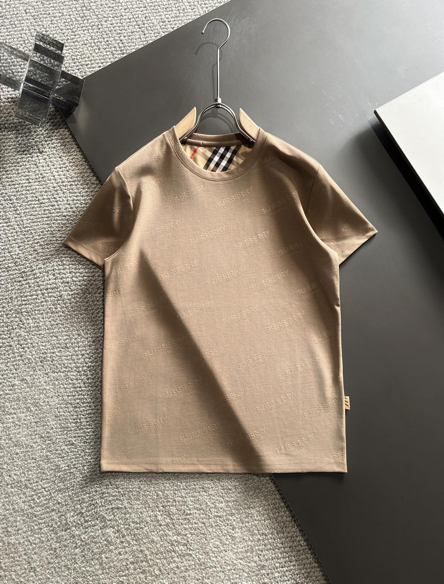 完売必至 2024 バーバリー 新作 半袖Tシャツ コピー