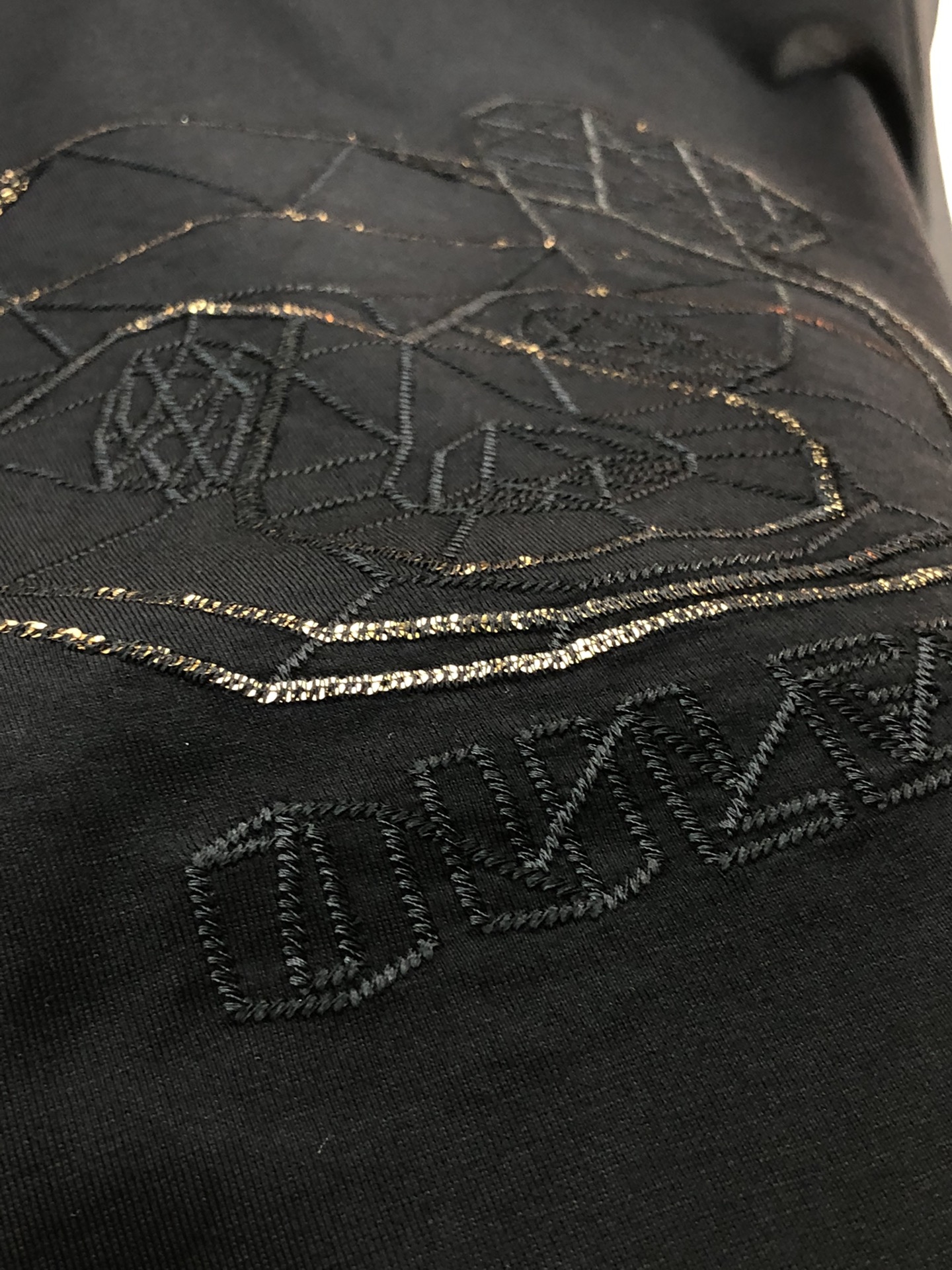 入手困難！2024 バーバリー 新作 半袖Tシャツ 偽物