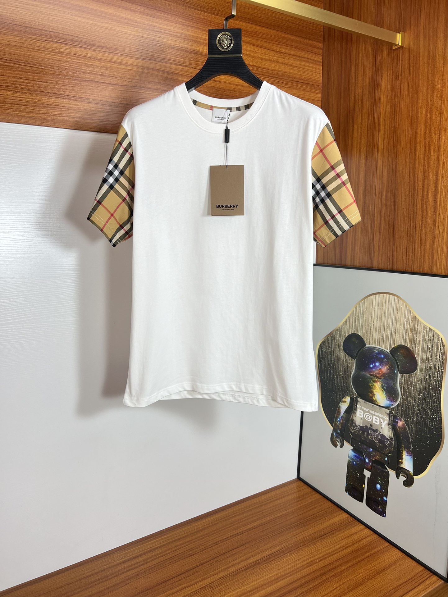 目を惹くカラー 2024 バーバリー 新作 半袖Tシャツ コピー