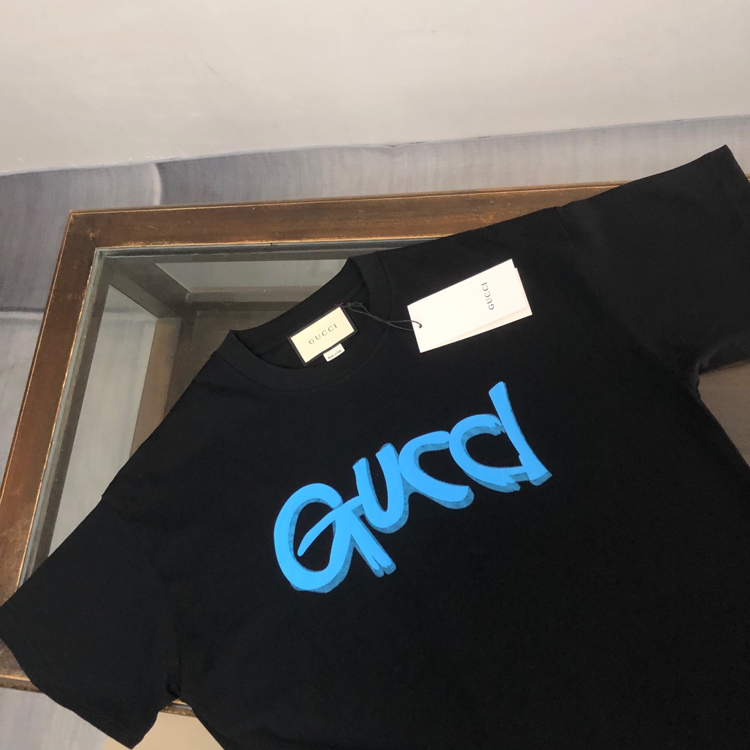 送料込 2024 グッチ 新作 半袖Tシャツ 偽物