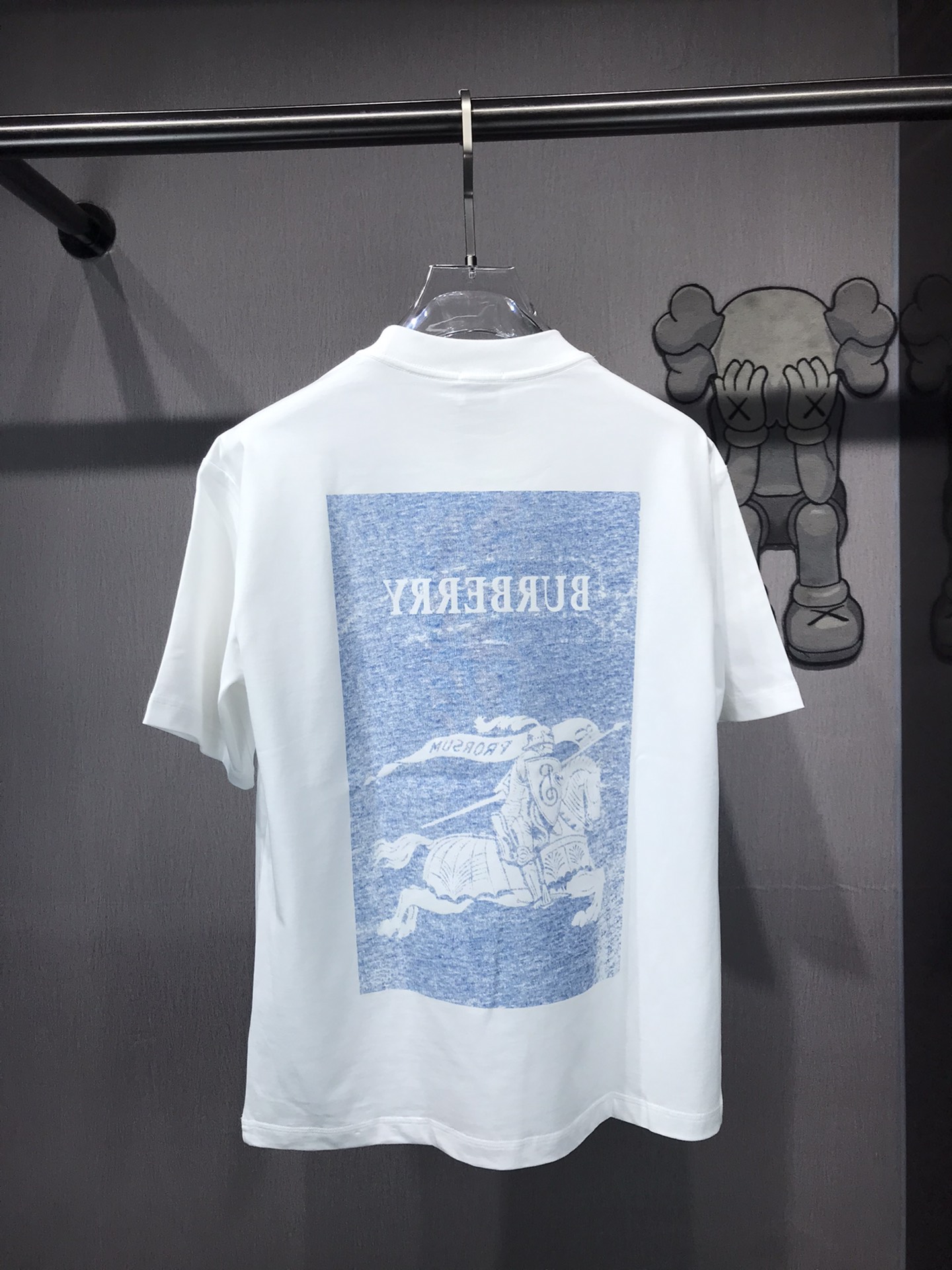 人気爆発☆ 2024 バーバリー 新作 半袖Tシャツ 偽物