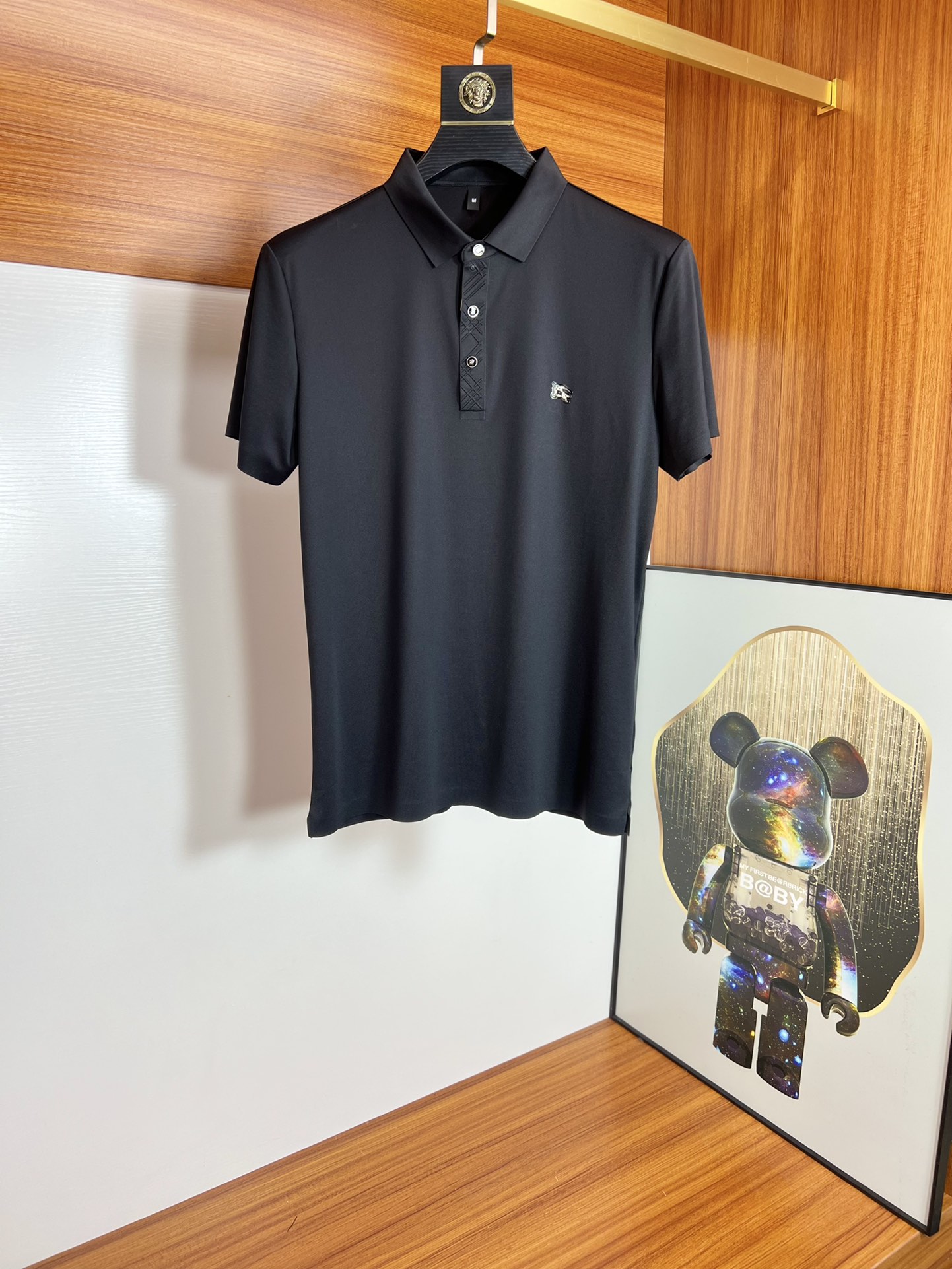 送料込 2024 バーバリー 新作 半袖Tシャツ 偽物