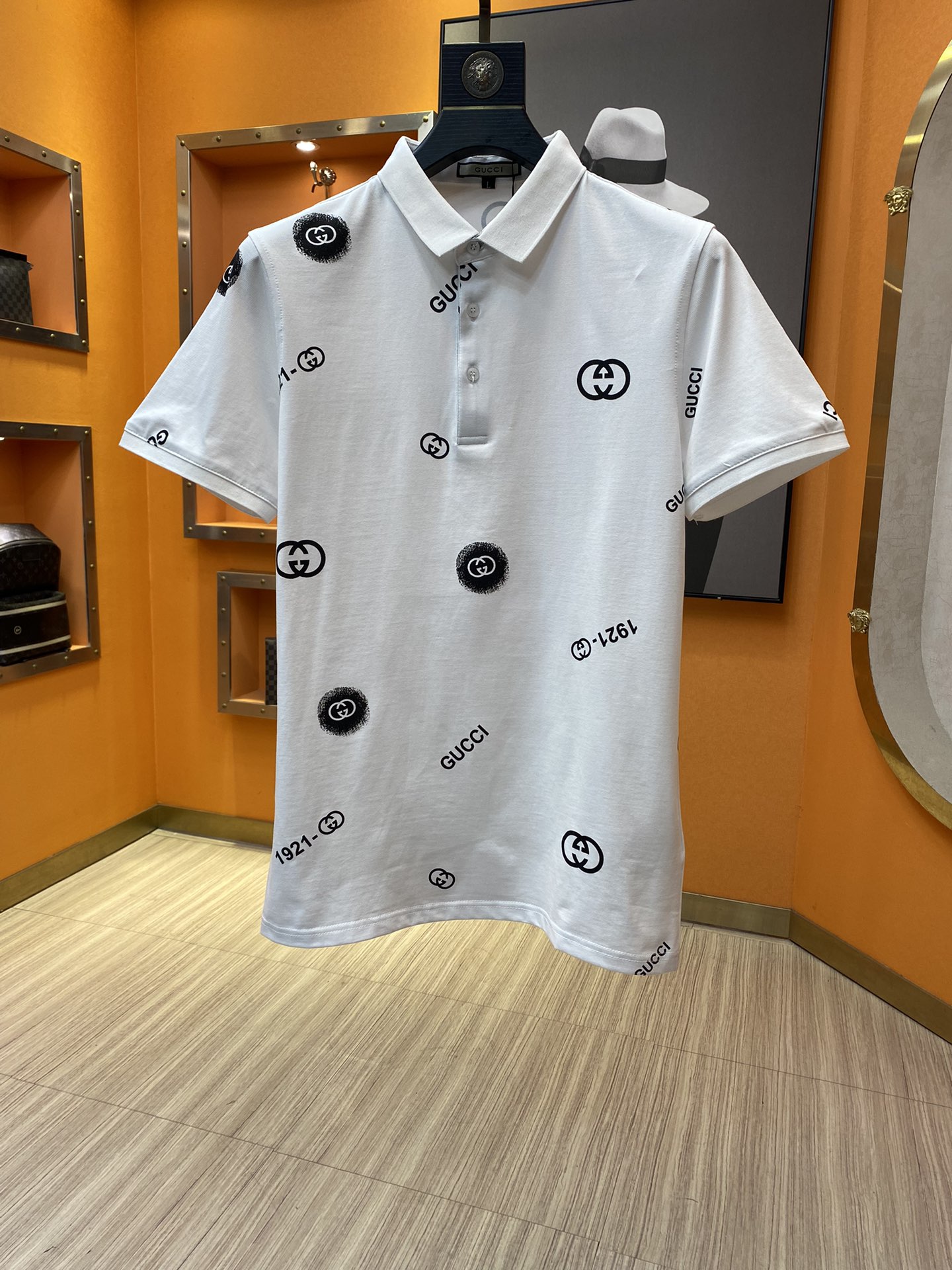 注目度抜群！2024 グッチ 新作 半袖Tシャツ 偽物