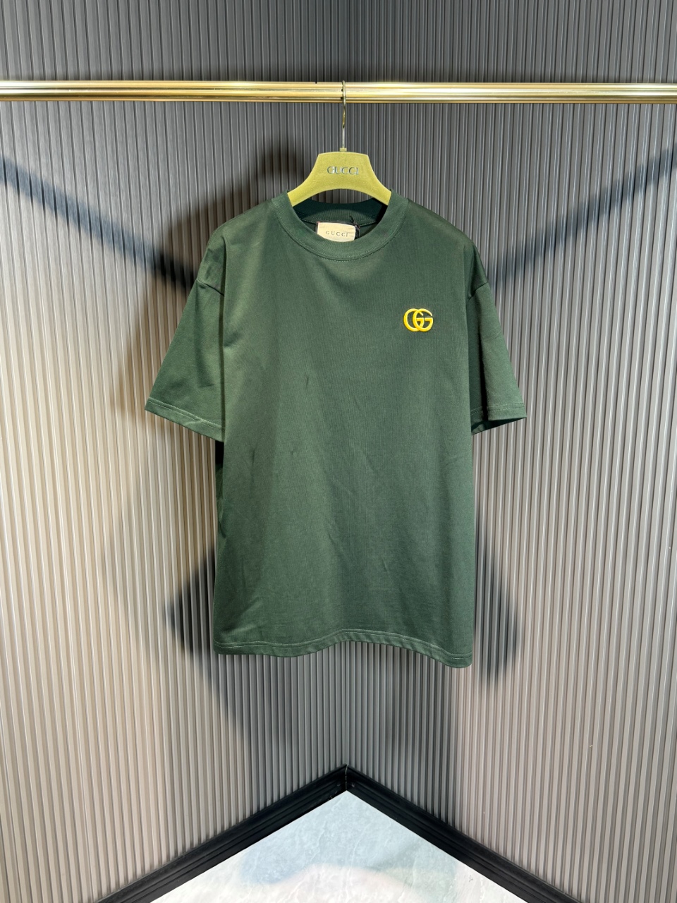 超希少！2024 グッチ 新作 半袖Tシャツ 偽物