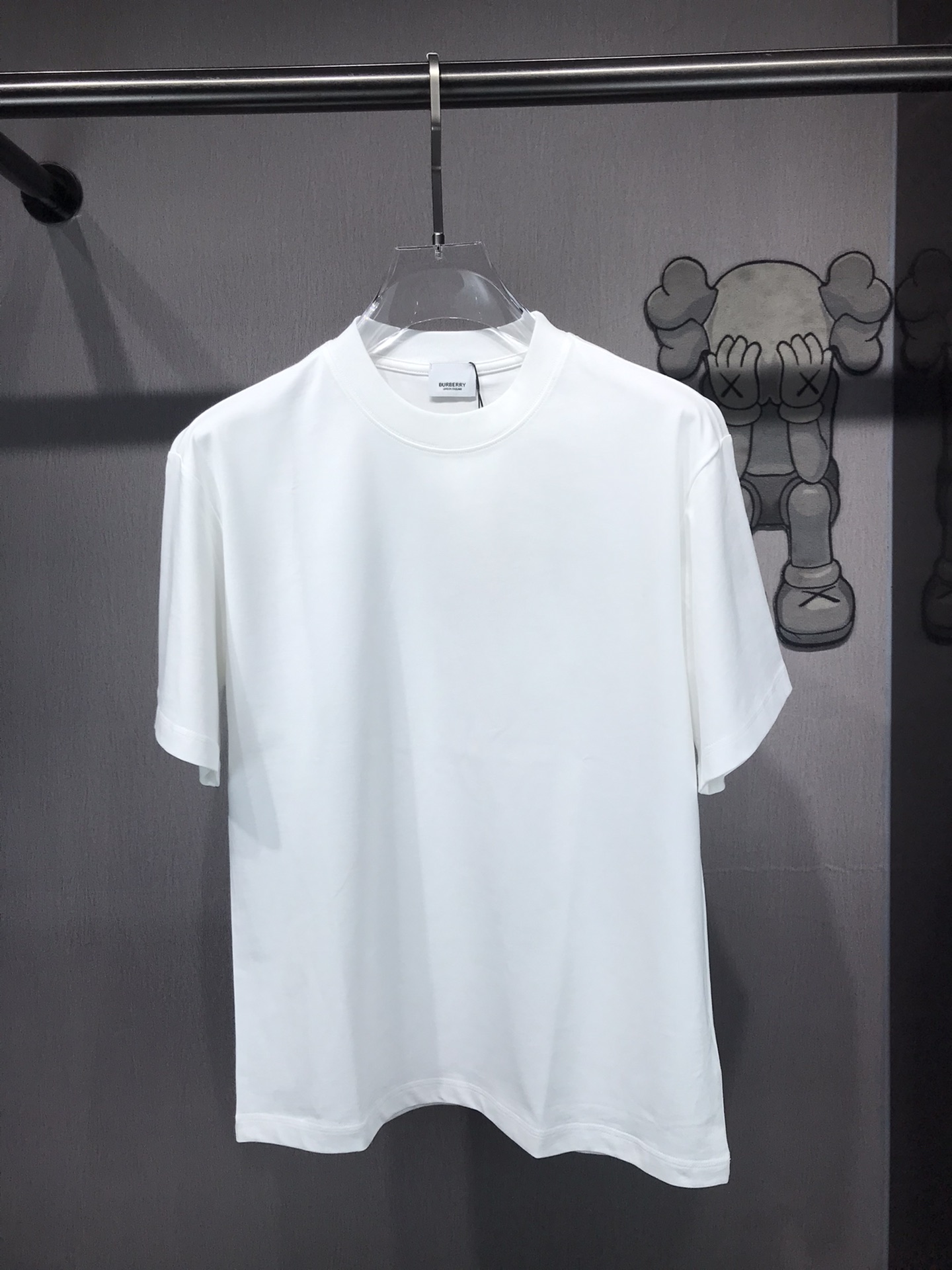 人気爆発☆ 2024 バーバリー 新作 半袖Tシャツ 偽物