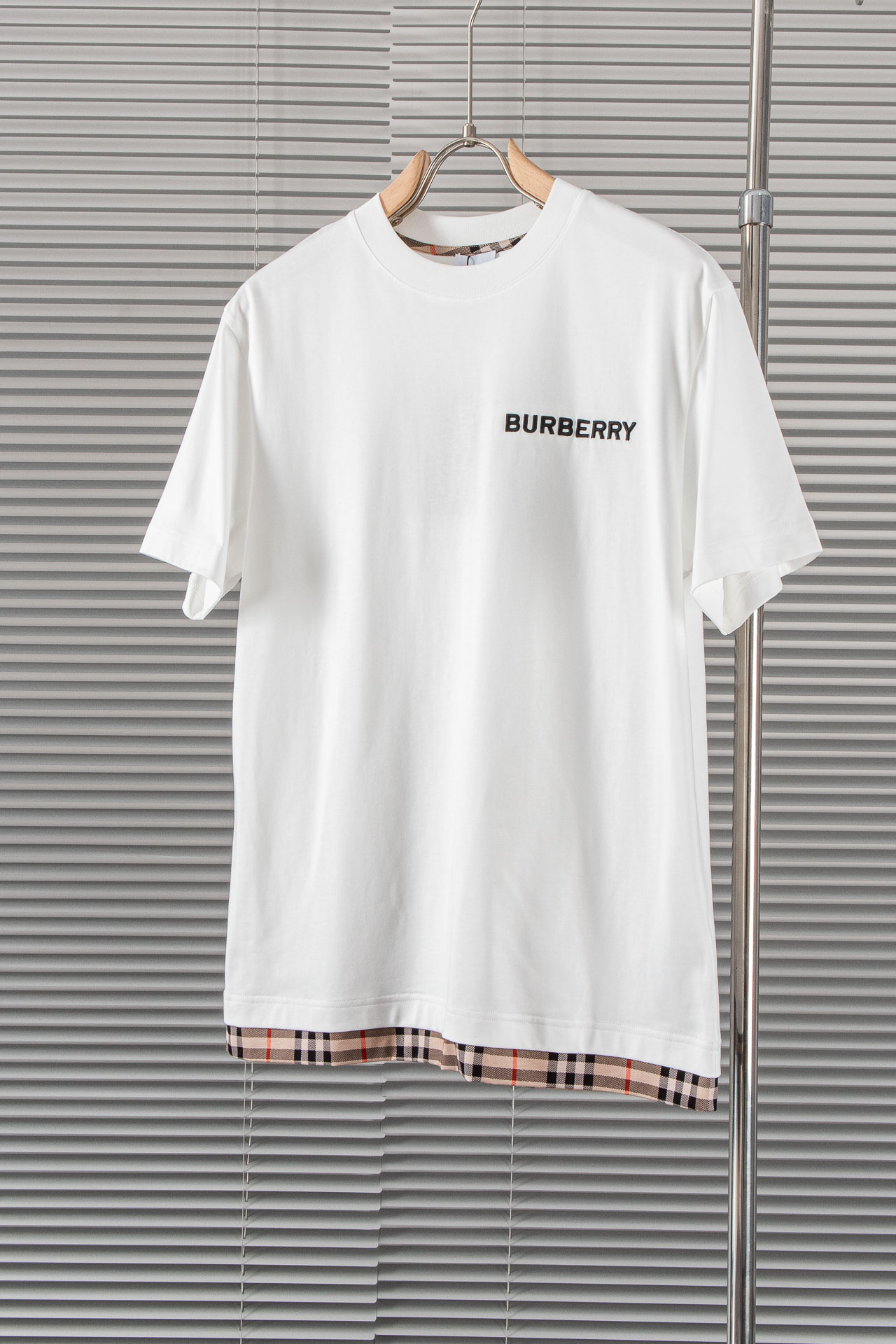 一目惚れ♪ 2024 バーバリー 新作 半袖Tシャツ コピー 2色