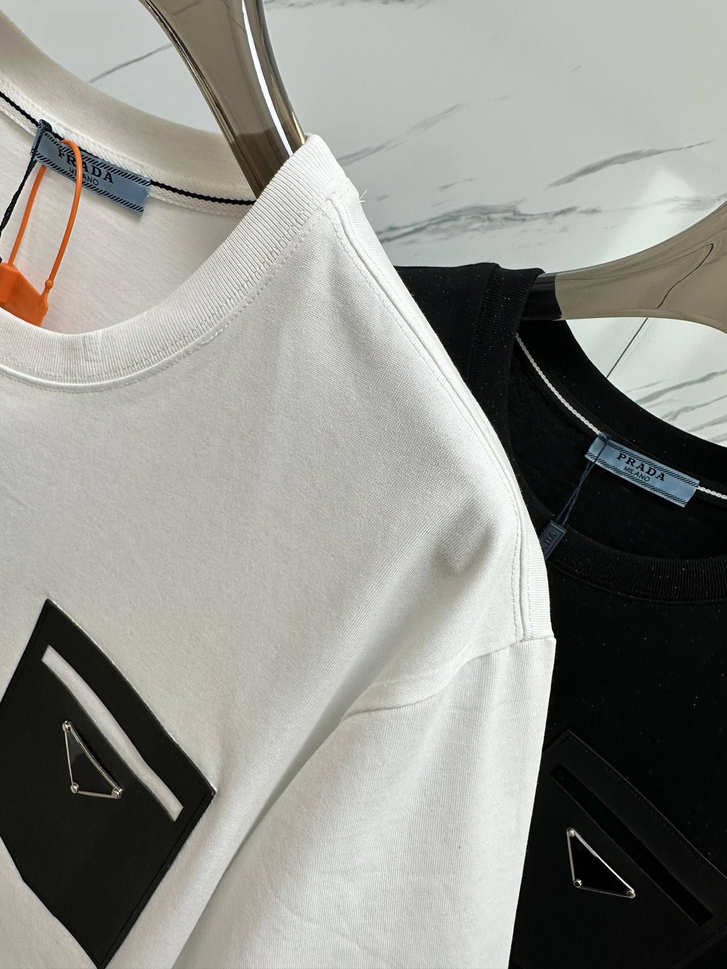 入手困難！2024 バーバリー 新作 半袖Tシャツ 偽物
