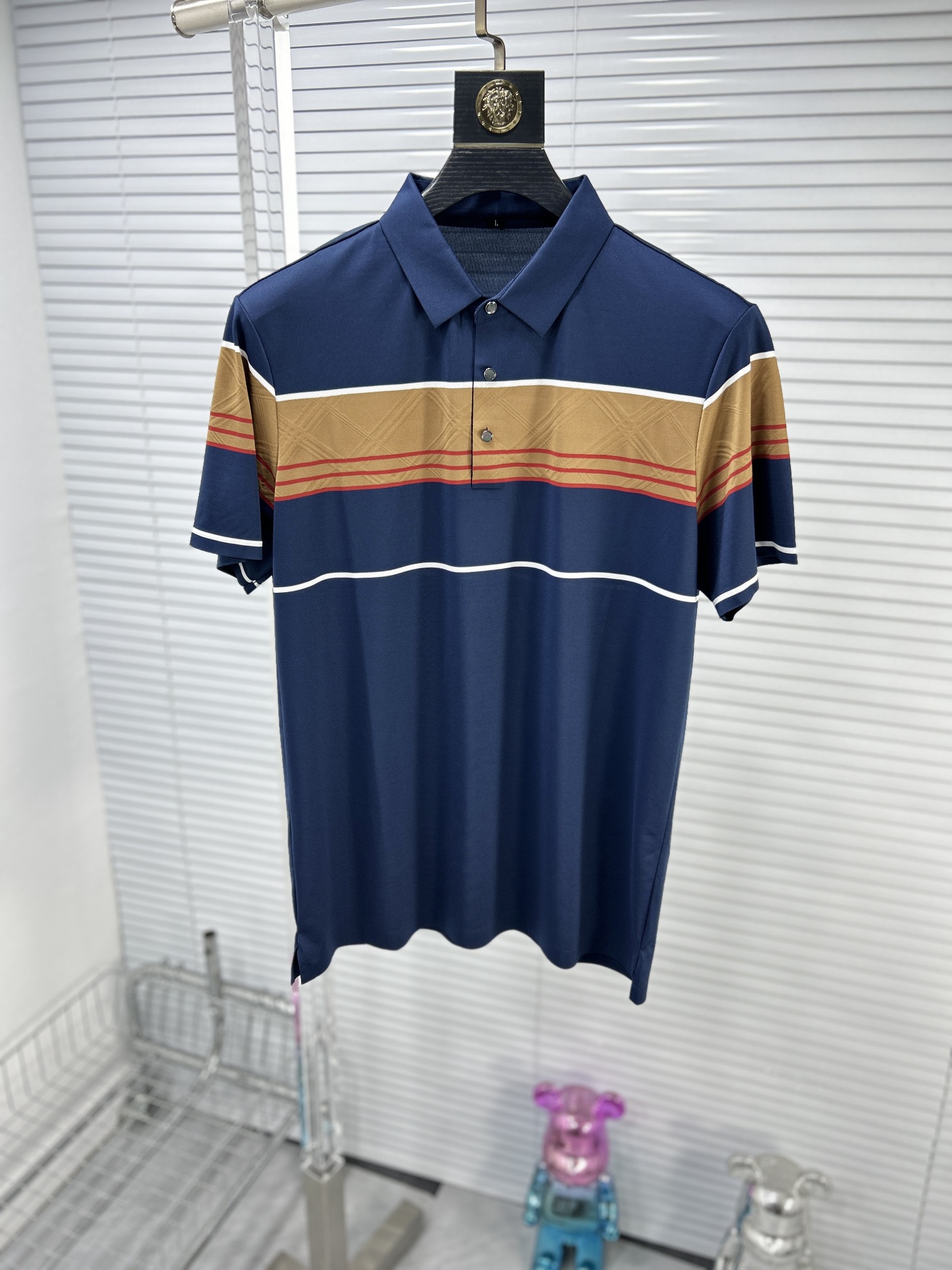 送料込 2024 バーバリー 新作 半袖Tシャツ 偽物