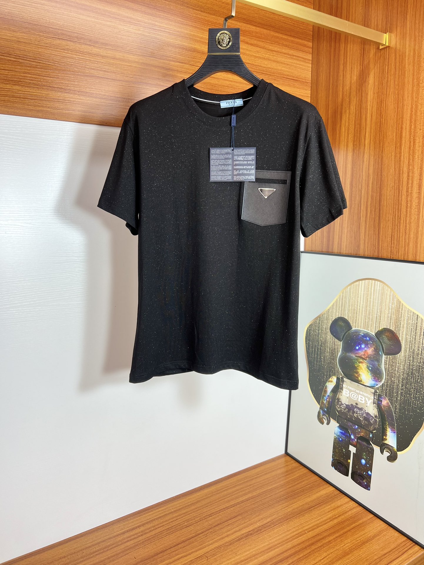 人気爆発☆ 2024 プラダ 新作 半袖Tシャツ スーパーコピー