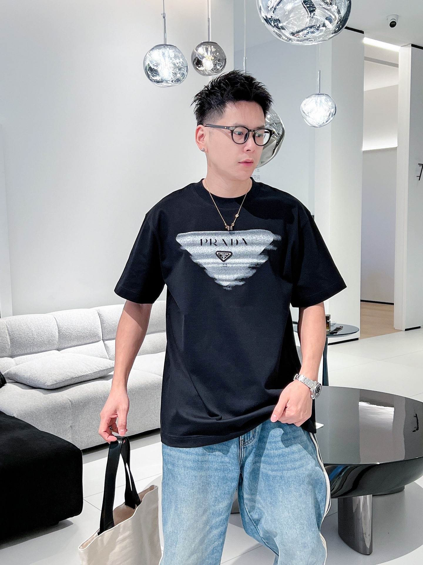 入手困難品！2024 プラダ 新作 半袖Tシャツ 偽物