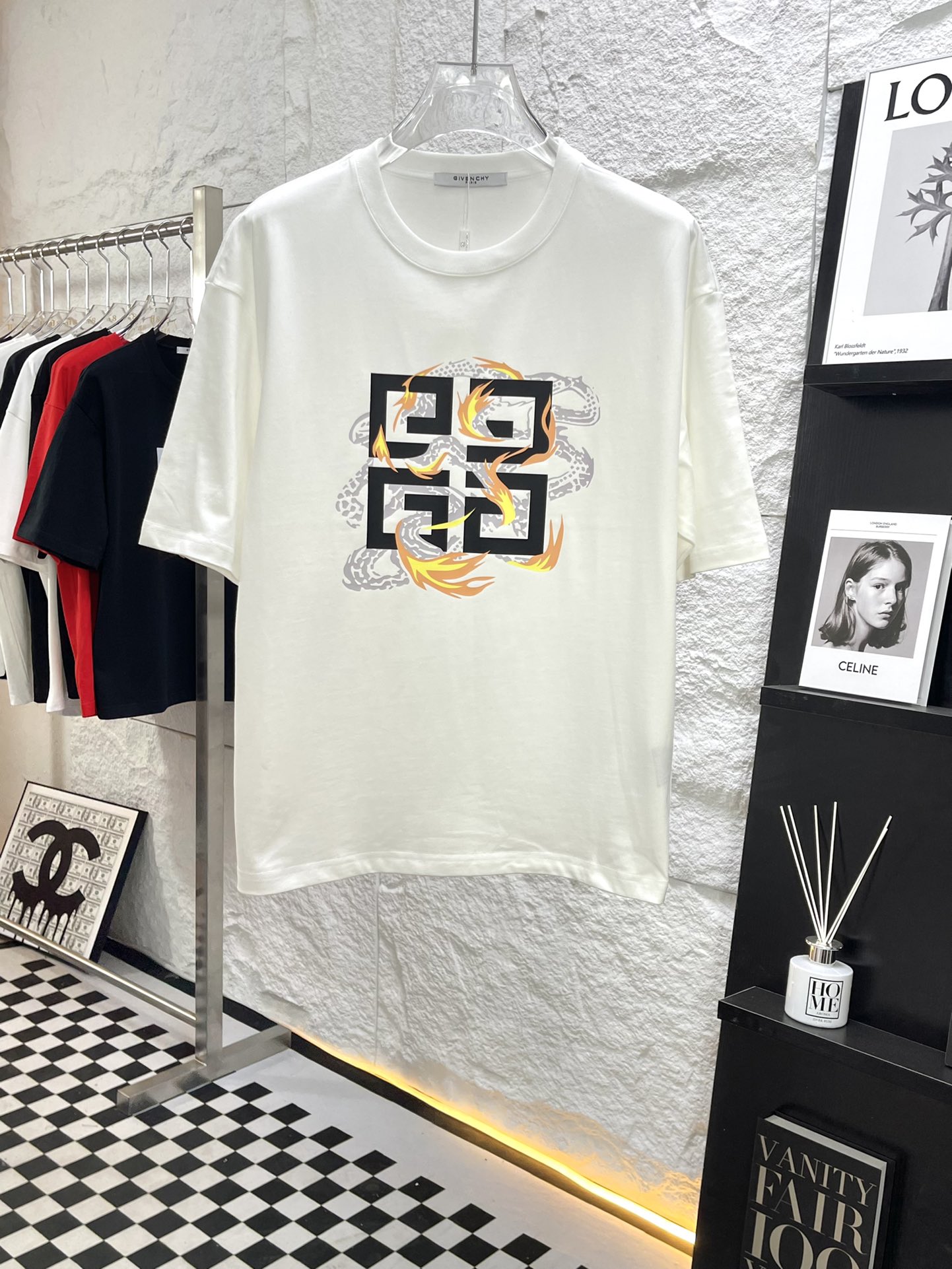 定番人気！2024 ジバンシー 新作 半袖Tシャツ コピー
