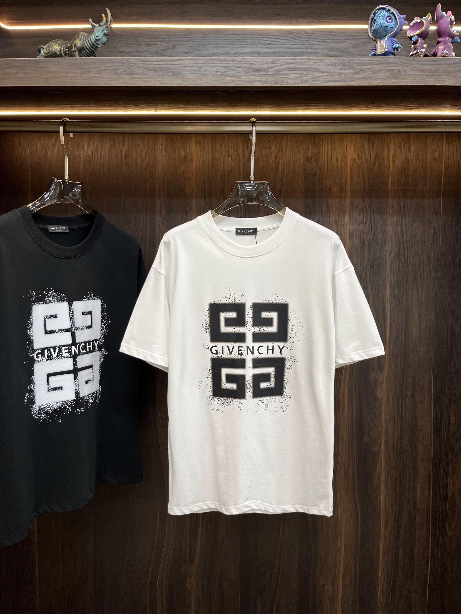 使い勝手良 2024 ジバンシー 新作 半袖Tシャツ 偽物