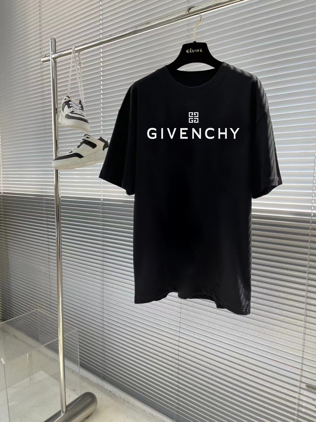 送料込 2024 ジバンシー 新作 半袖Tシャツ スーパーコピー