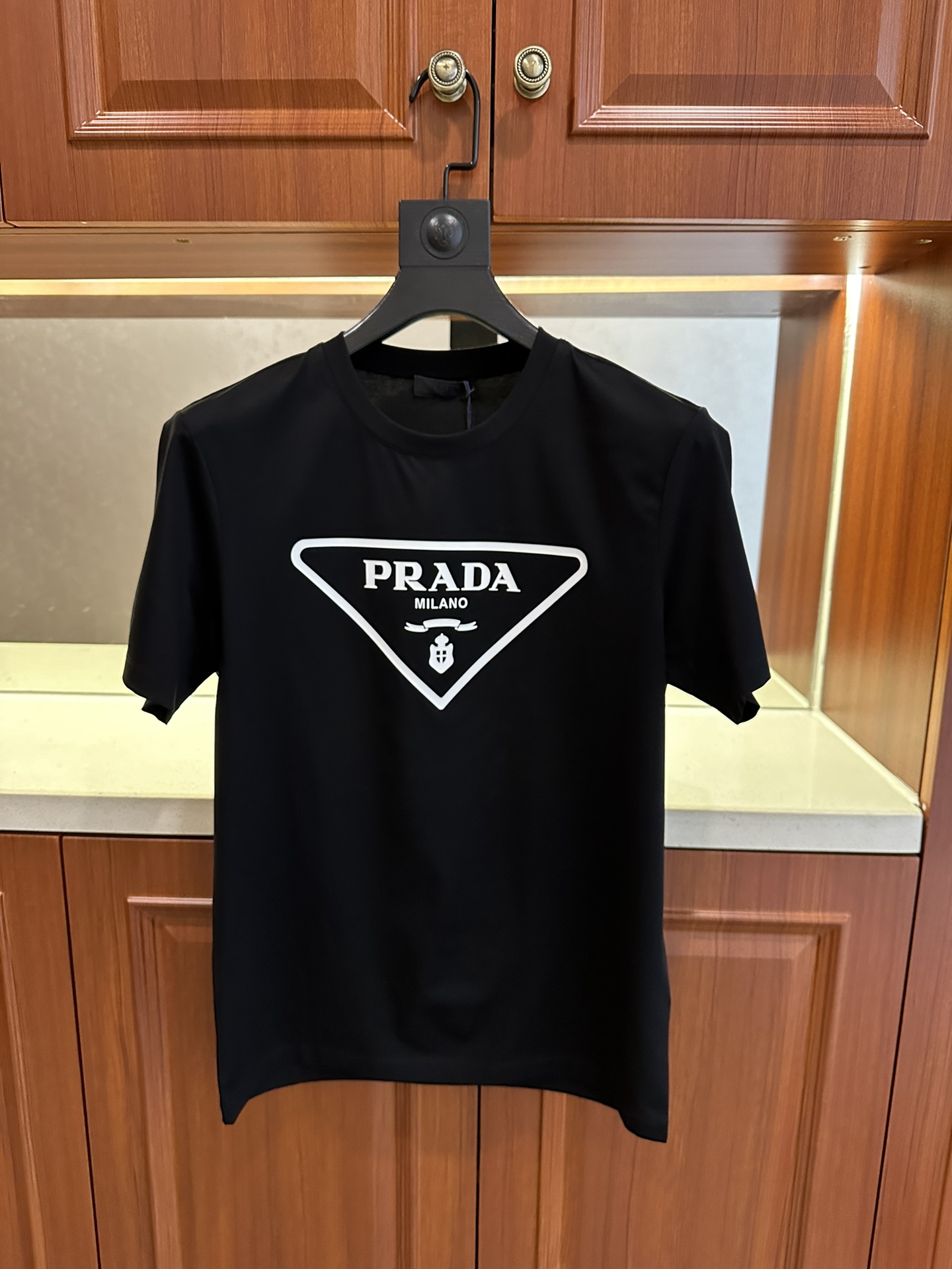 注目アイテム♡ 2024 プラダ 新作 半袖Tシャツ スーパーコピー