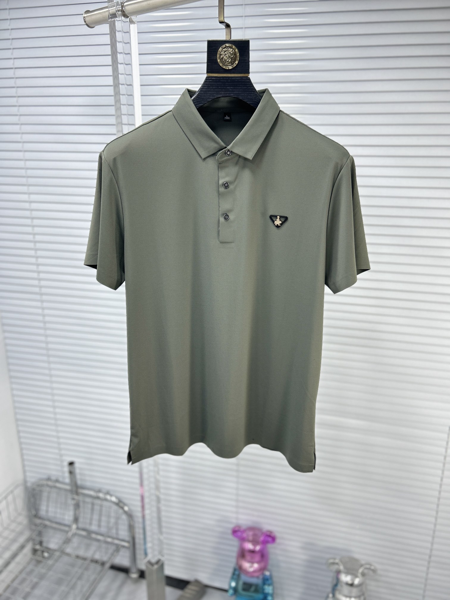 一目惚れ♪ 2024 プラダ 新作 半袖Tシャツ 偽物