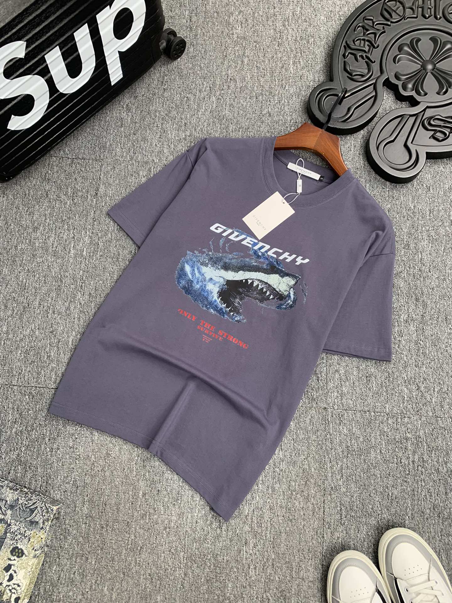 人気爆発☆ 2024 ジバンシー 新作 半袖Tシャツ 偽物 3色