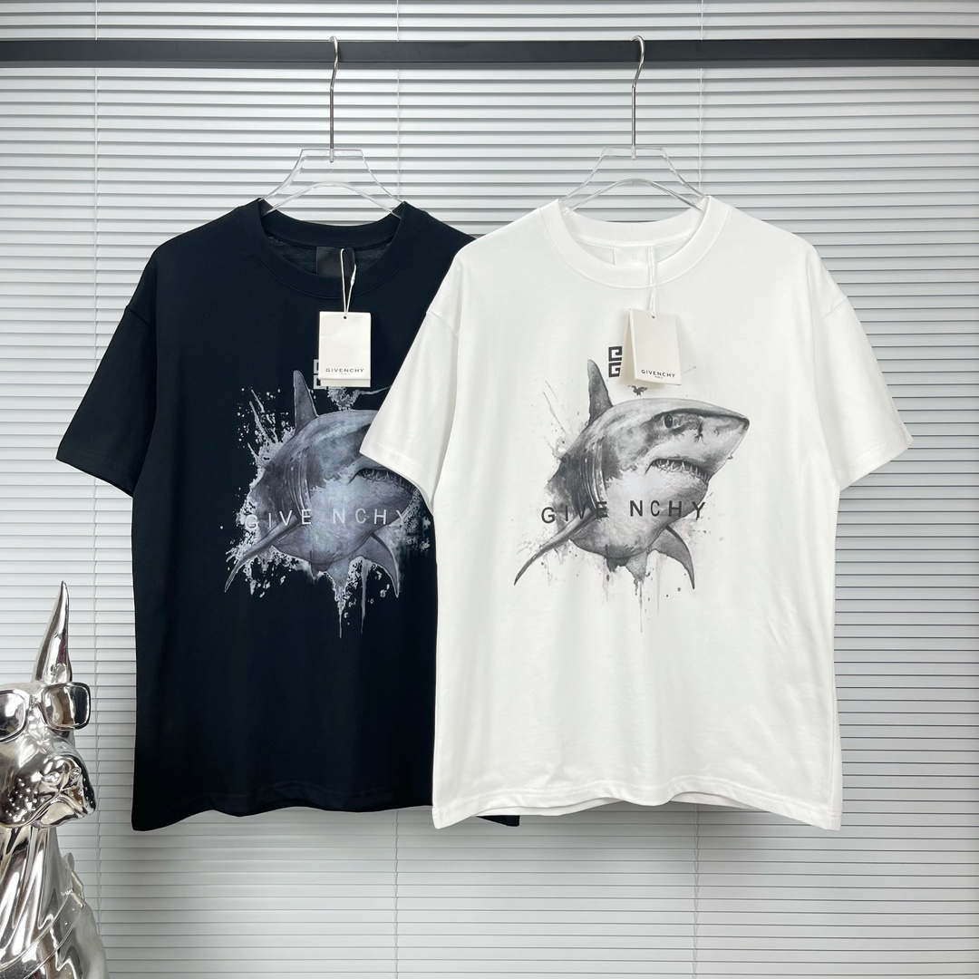 入手困難品！2024 ジバンシー 新作 半袖Tシャツ 偽物