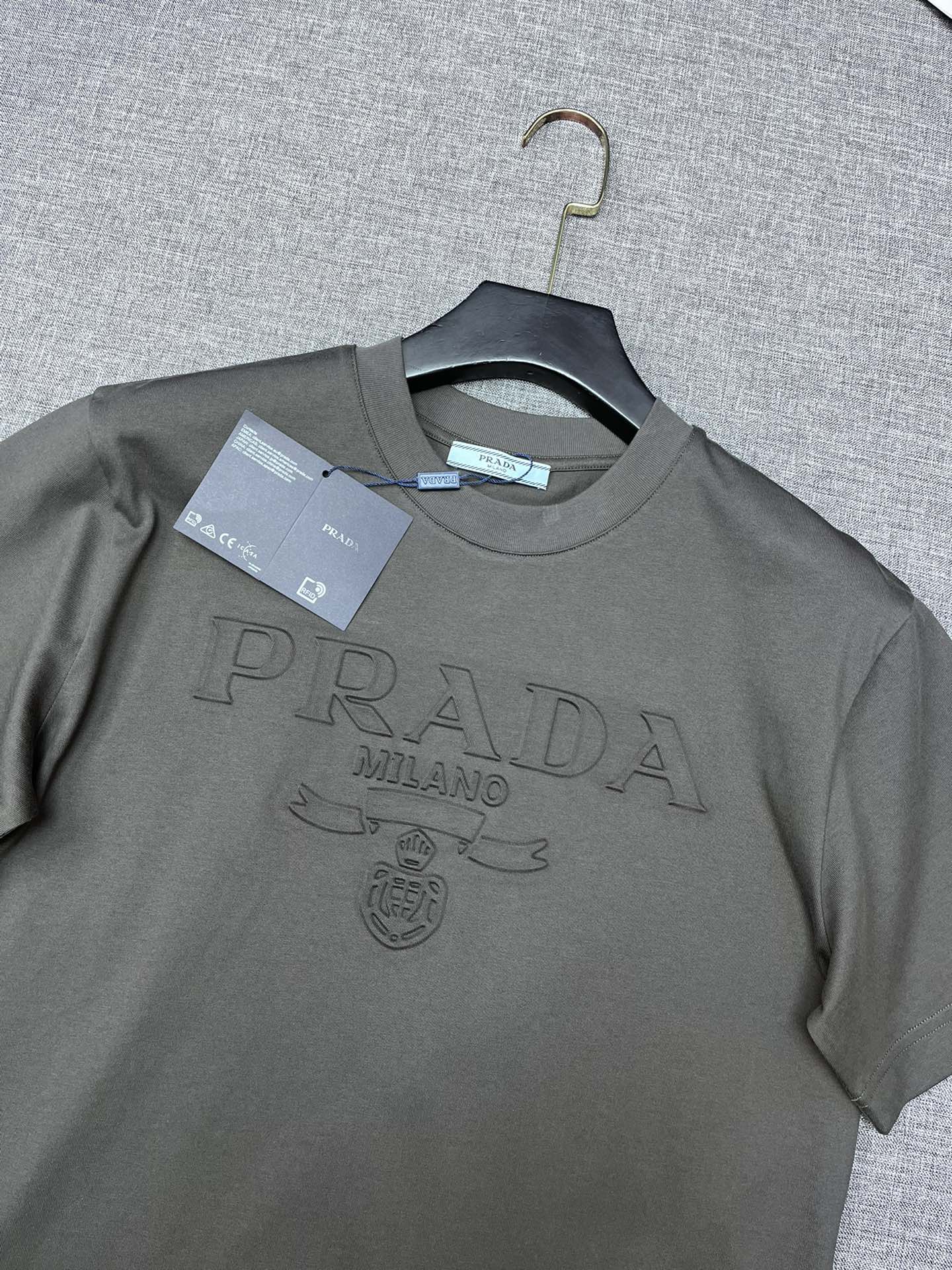 世界中で大人気♪ 2024 プラダ 新作 半袖Tシャツ スーパーコピー