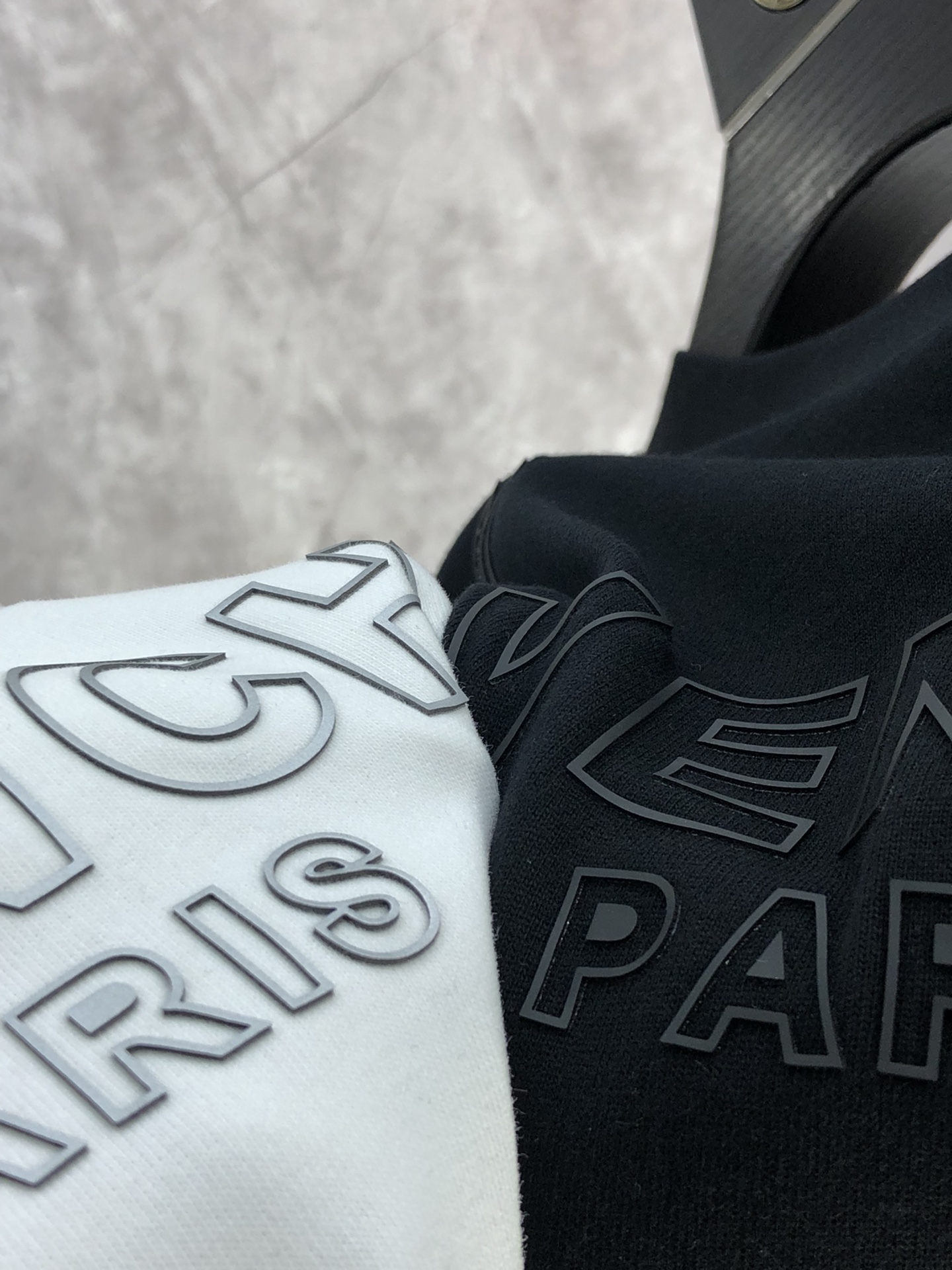 新色登場☆ 2024 ジバンシー 新作 半袖Tシャツ スーパーコピー 2色
