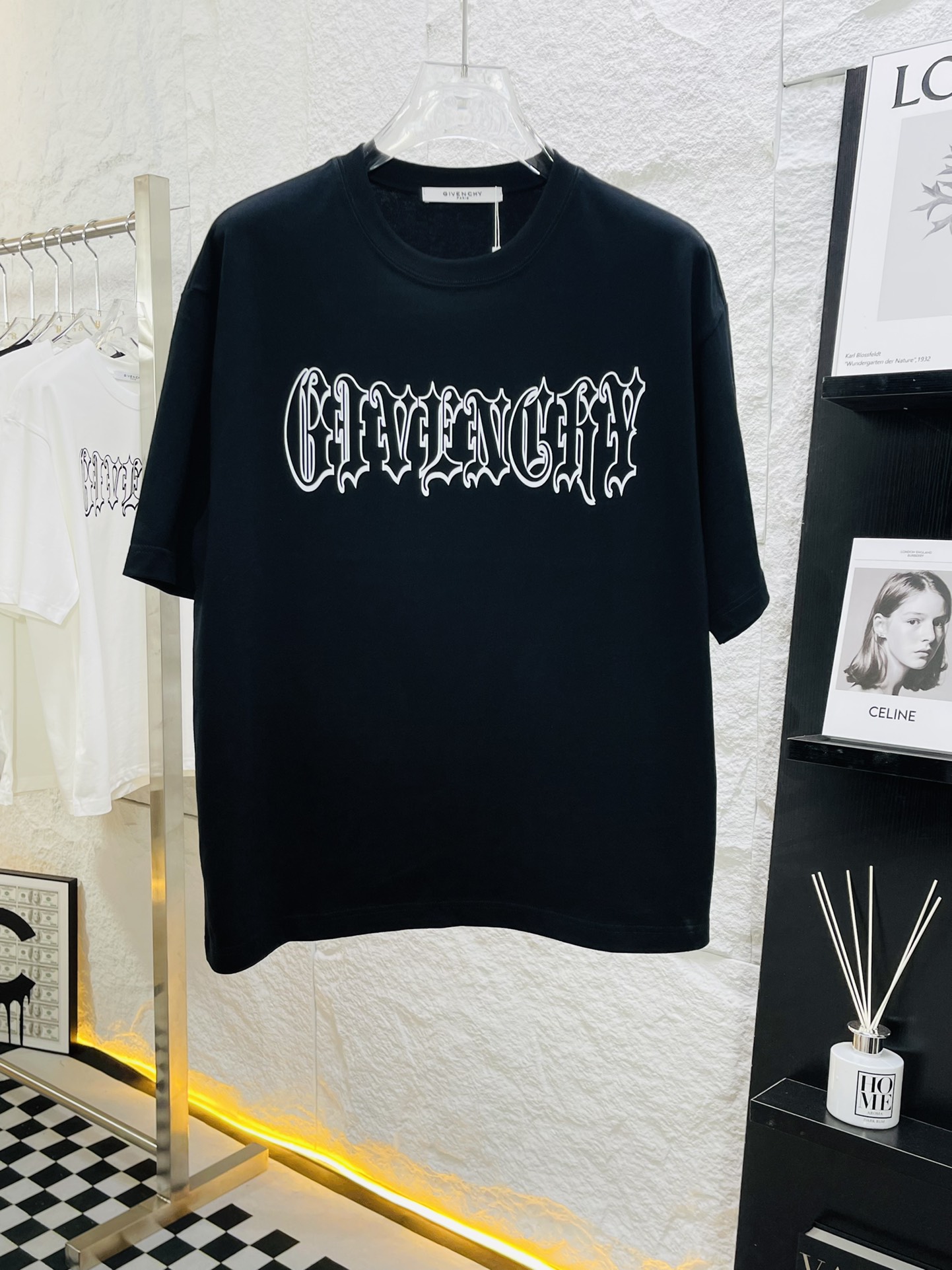 完売前に！2024 ジバンシー 新作 半袖Tシャツ コピー