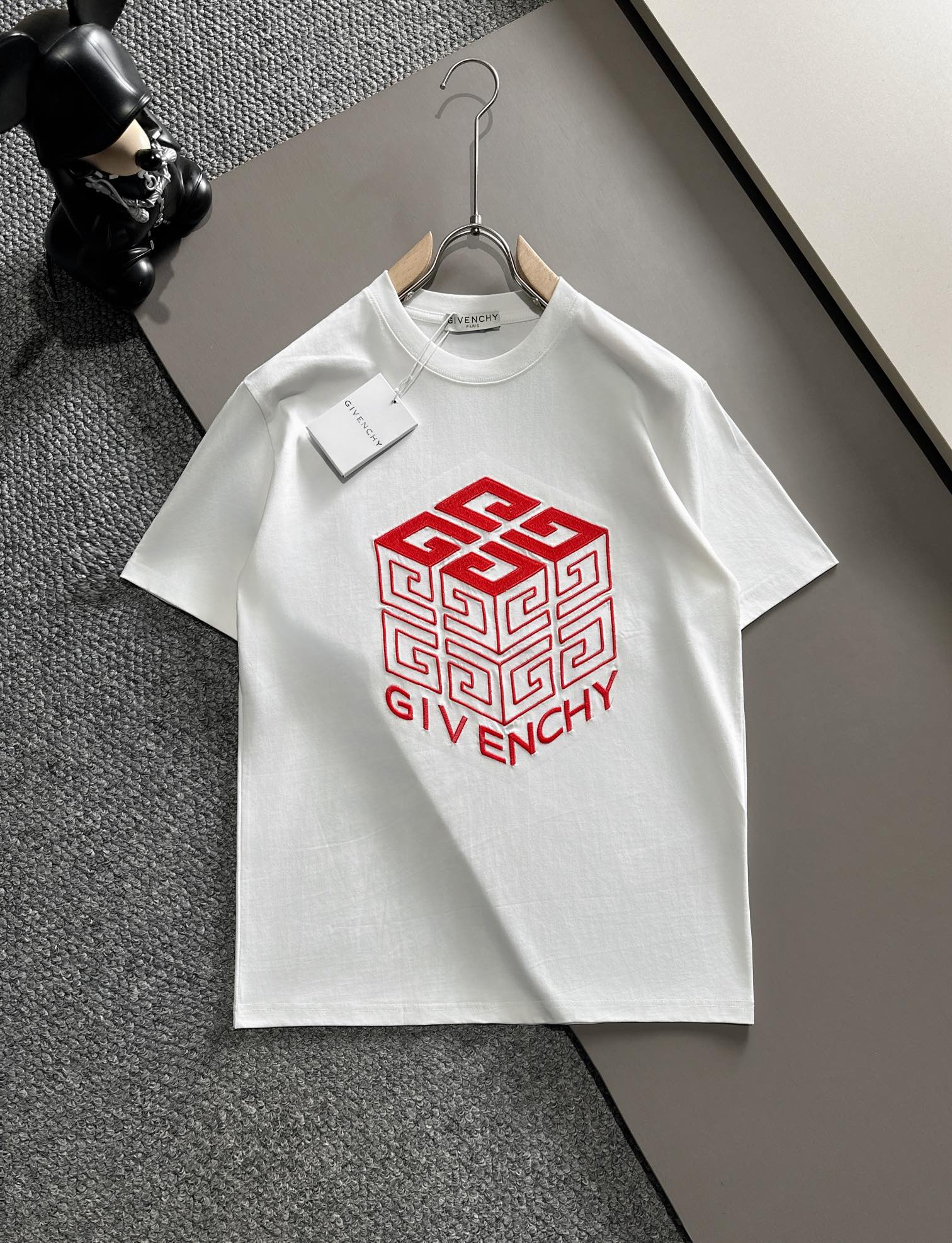 肌触り最高な 2024 ジバンシー 新作 半袖Tシャツ 偽物