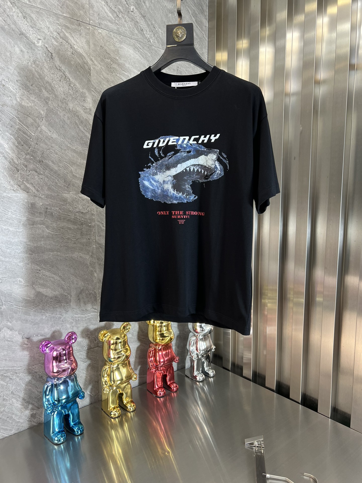 世界中で大人気♪ 2024 ジバンシー 新作 半袖Tシャツ 偽物