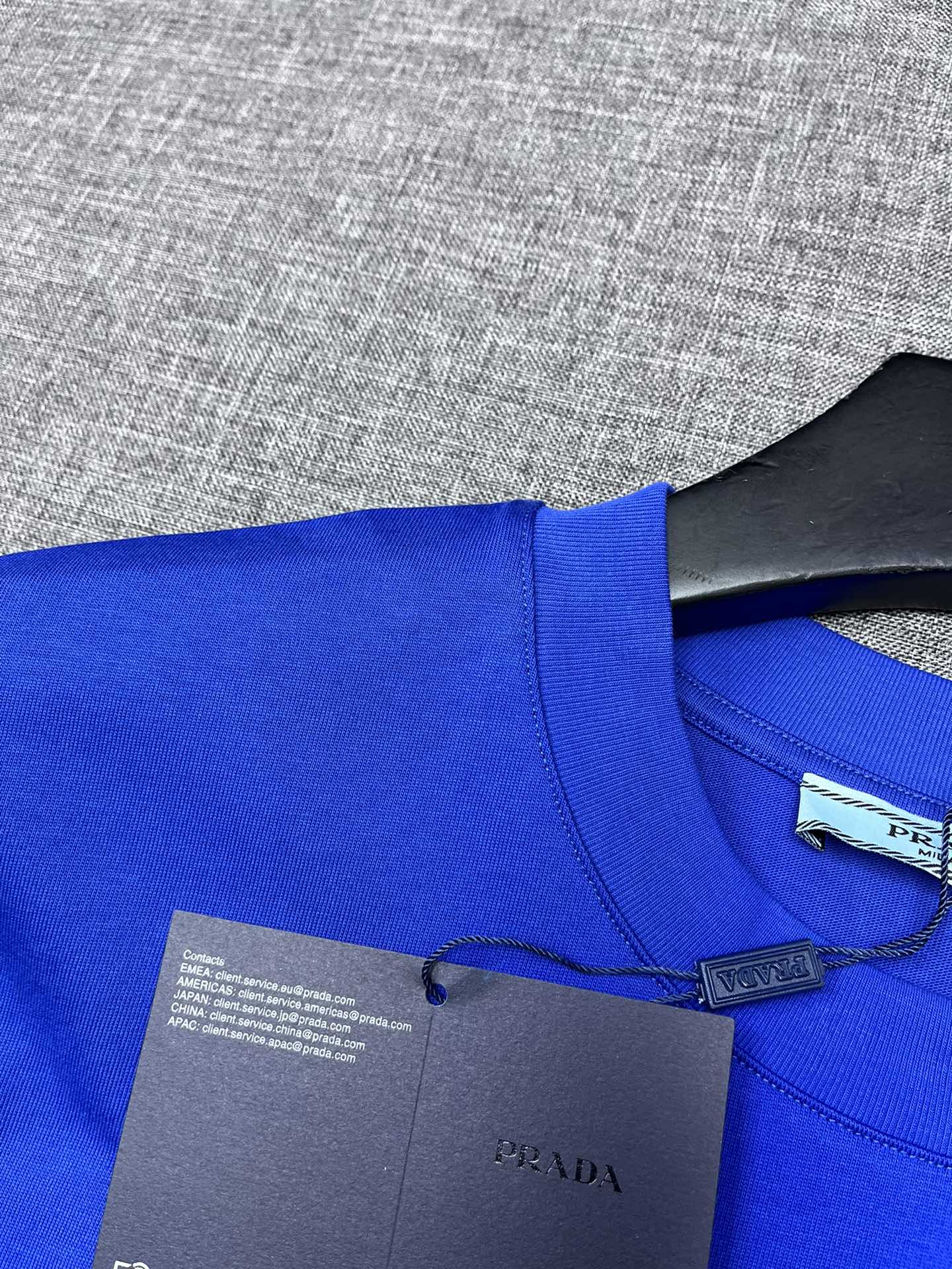 完売必至 2024 プラダ 新作 半袖Tシャツ 偽物