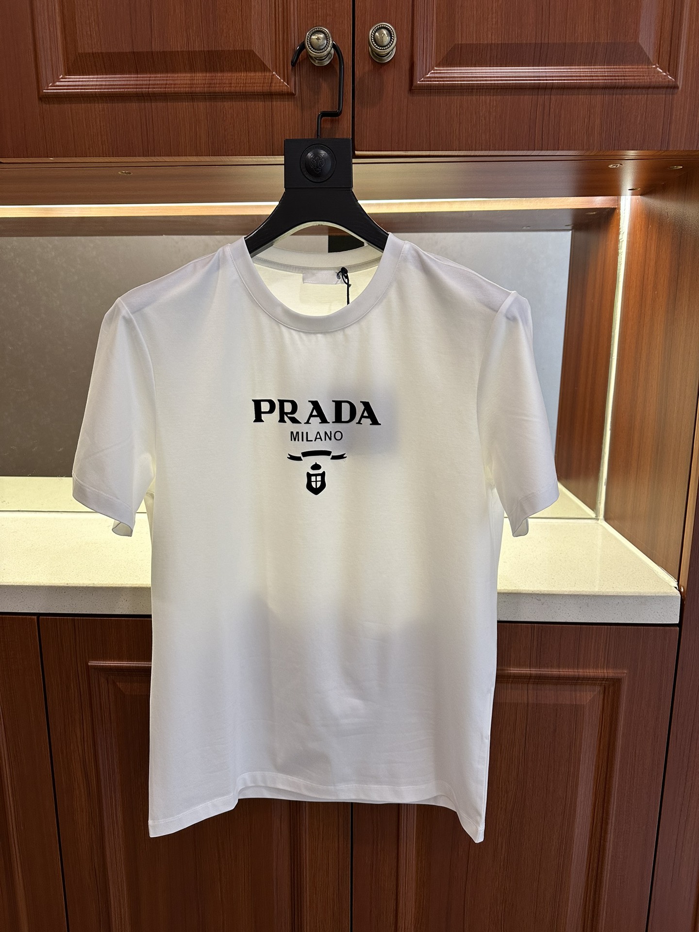 完売必至 2024 プラダ 新作 半袖Tシャツ 偽物