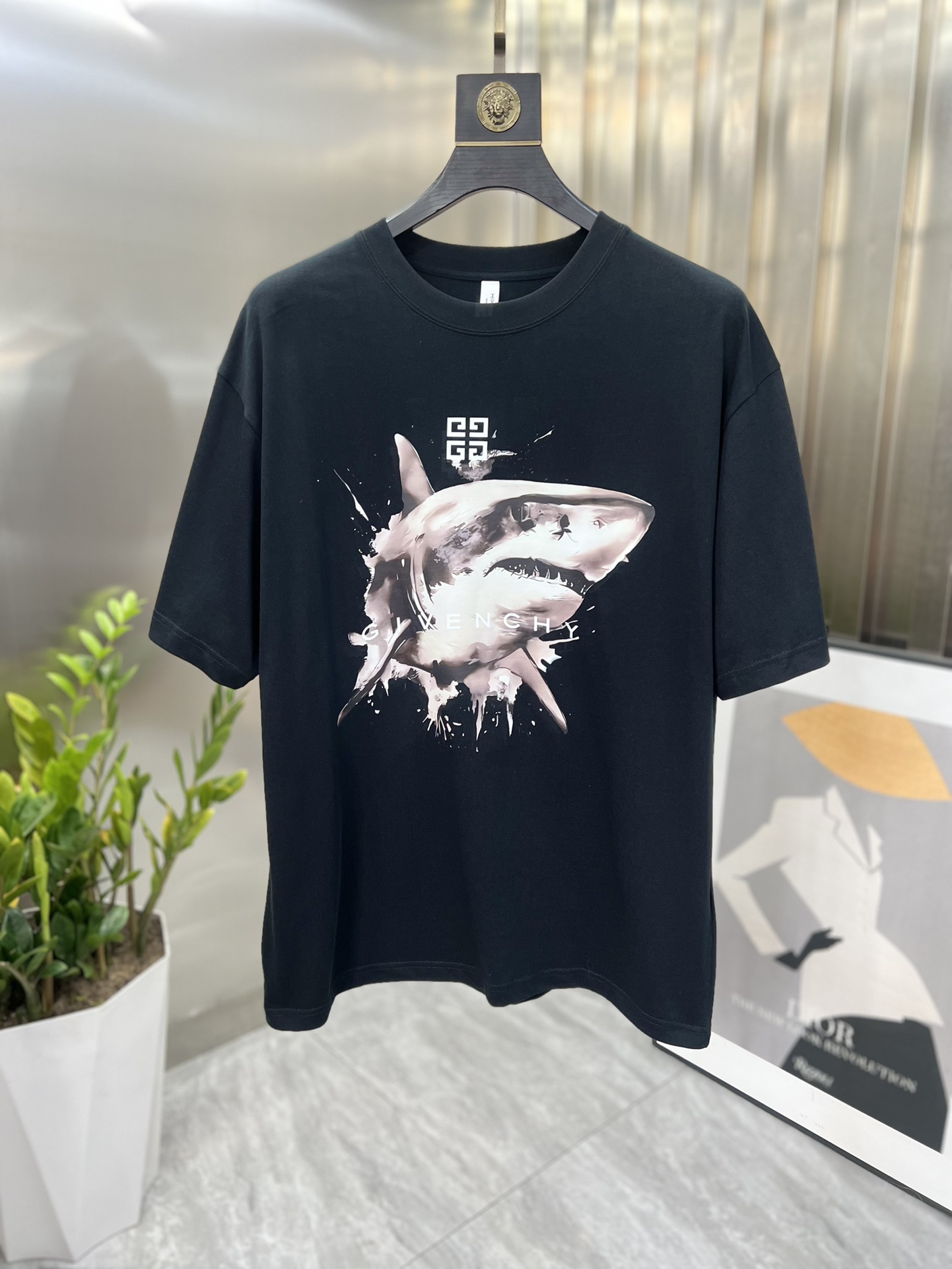 累積売上総額第１位！2024 ジバンシー 新作 半袖Tシャツ コピー 2色