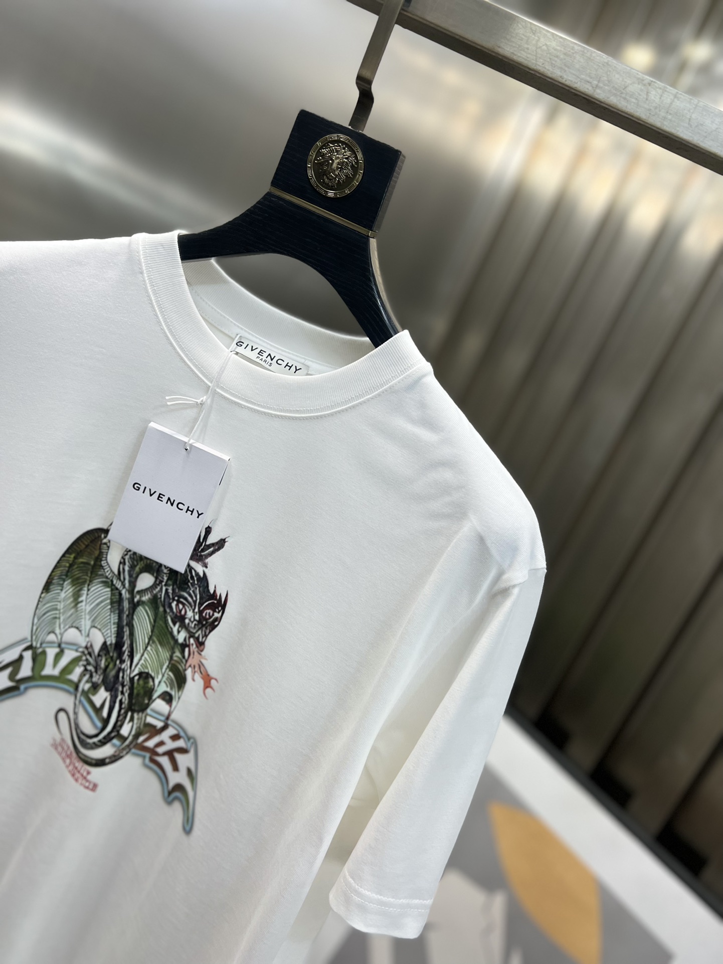 超希少！2024 ジバンシー 新作 半袖Tシャツ コピー