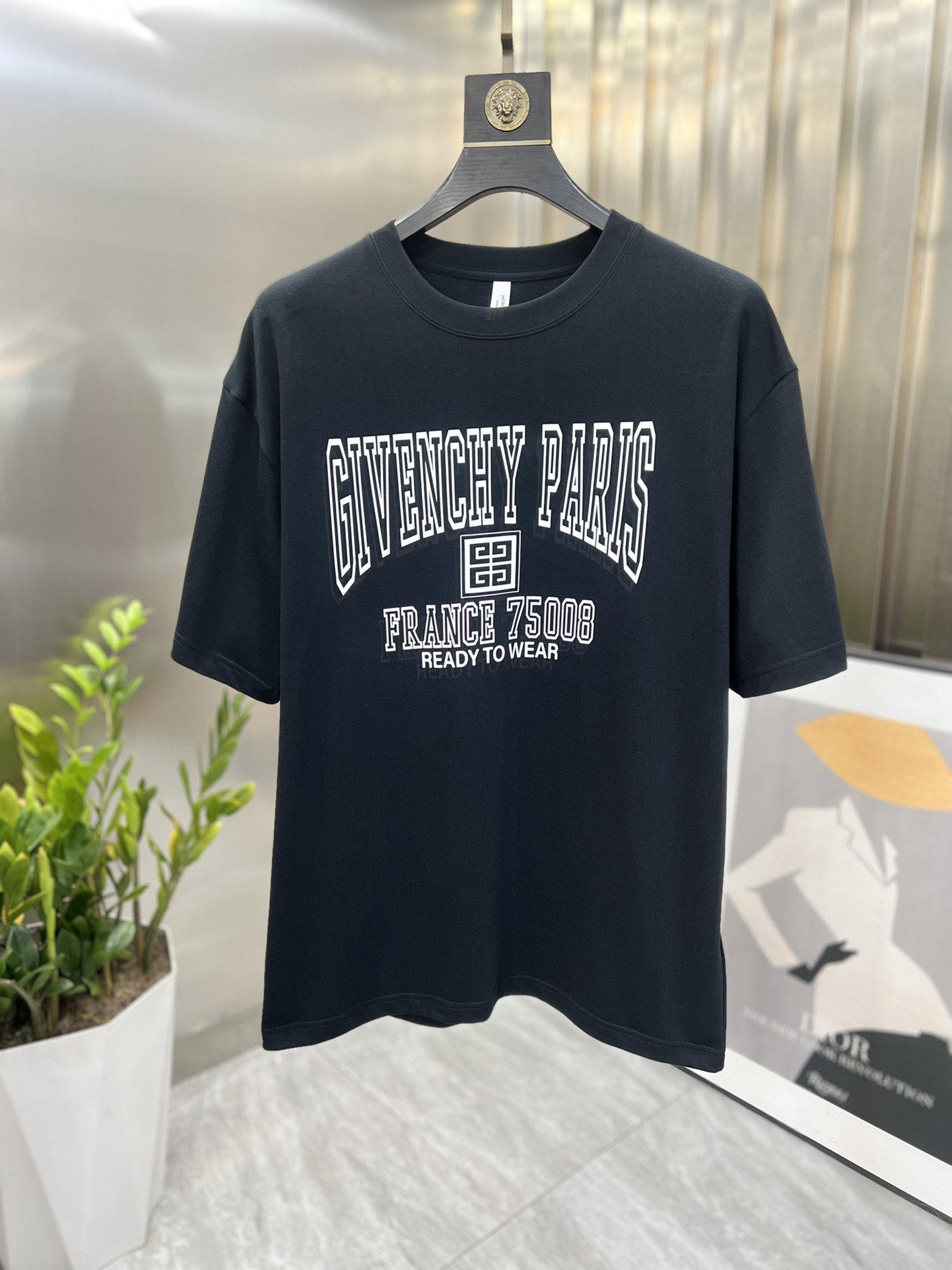 送料込 2024 ジバンシー 新作 半袖Tシャツ スーパーコピー 2色