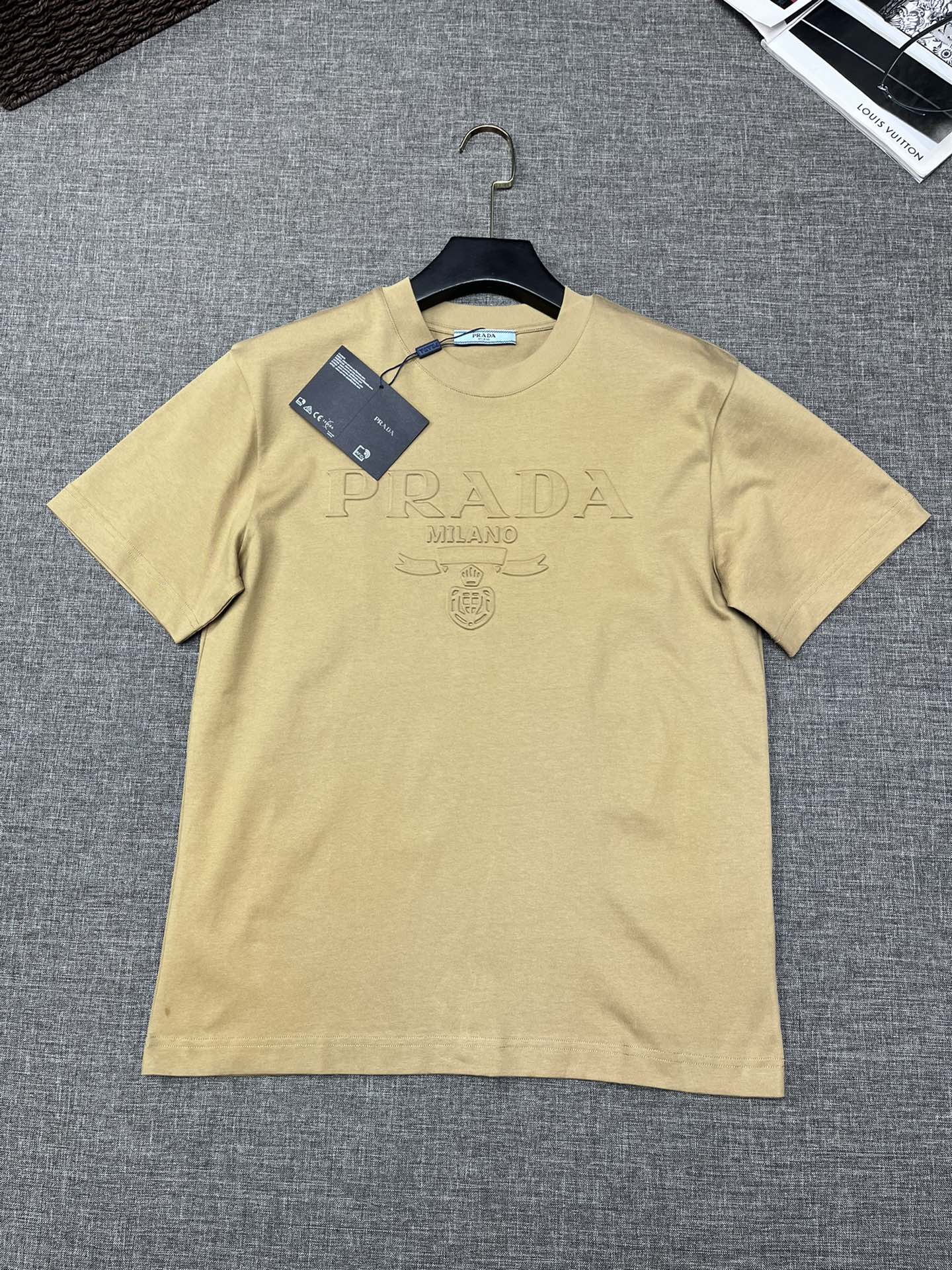 すぐ届く 2024 プラダ 新作 半袖Tシャツ コピー