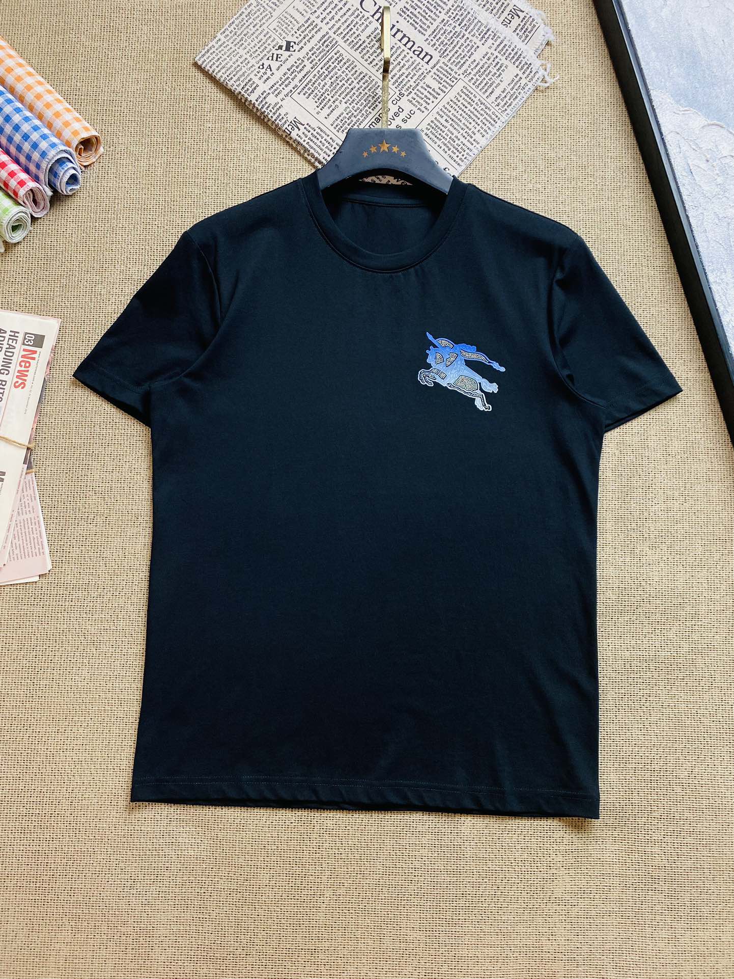 目を惹くカラー 2024 バーバリー 新作 半袖Tシャツ スーパーコピー