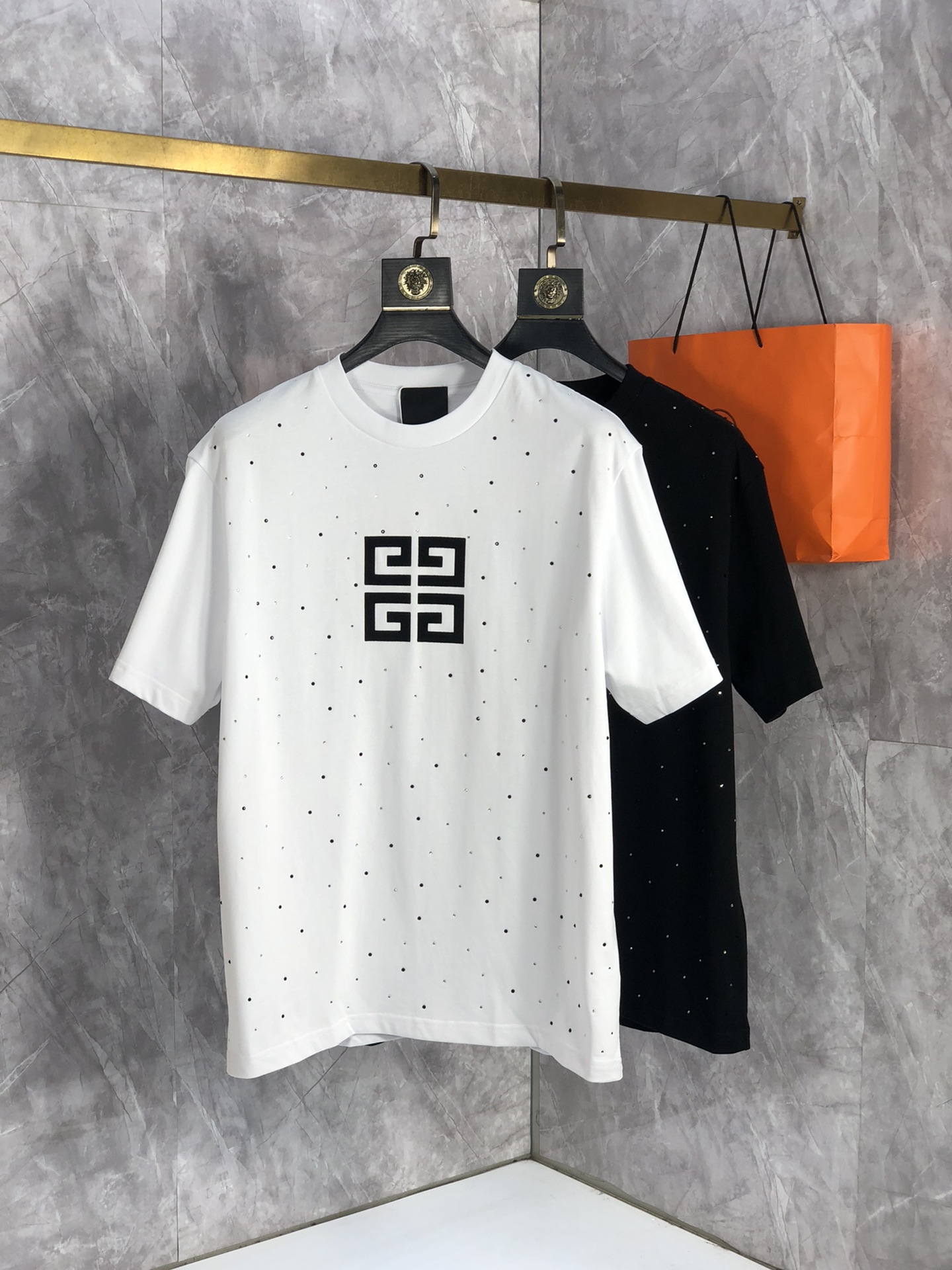 入手困難品！2024 ジバンシー 新作 半袖Tシャツ コピー 2色