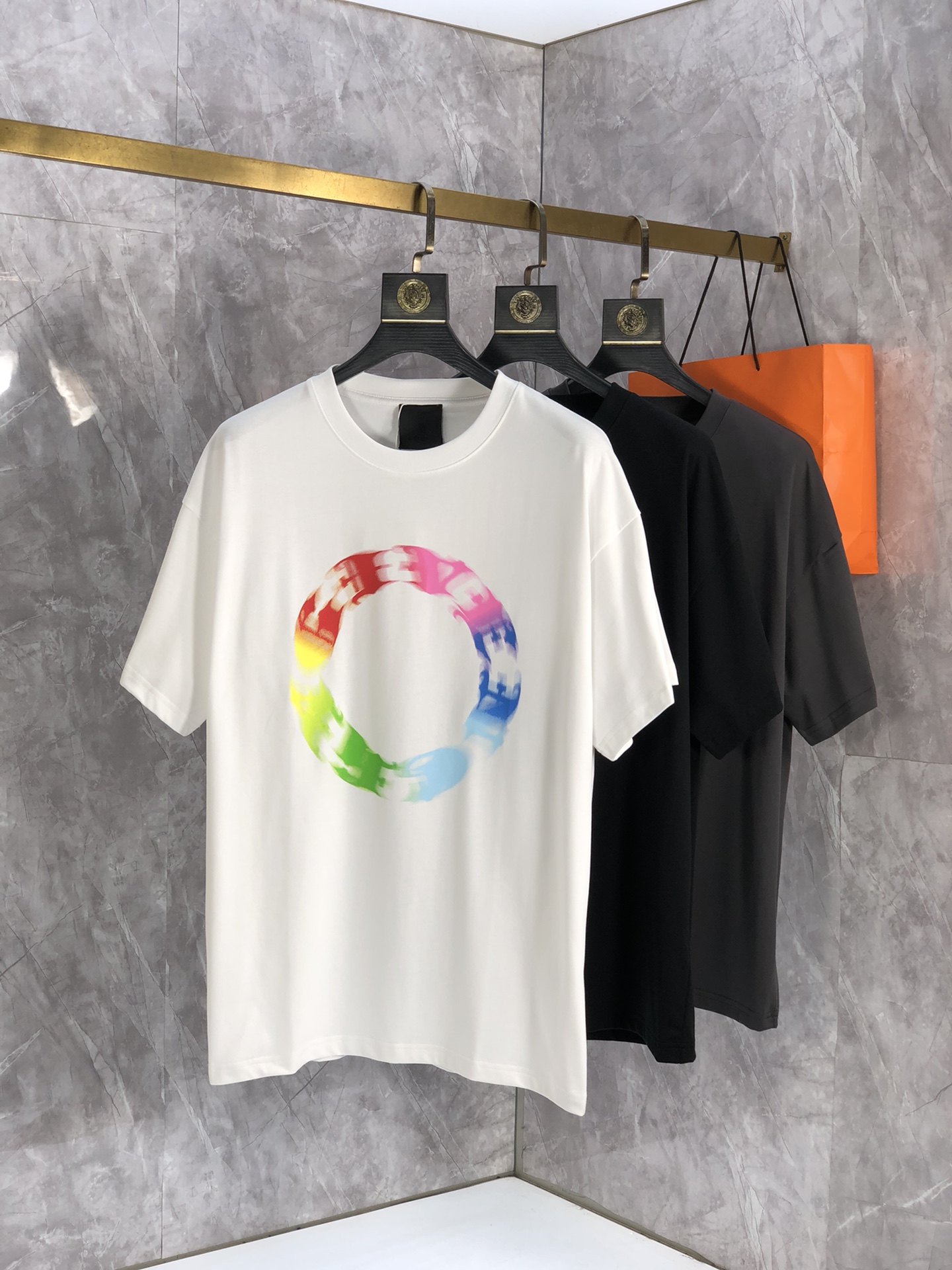 完売必至 2024 ジバンシー 新作 半袖Tシャツ スーパーコピー 3色